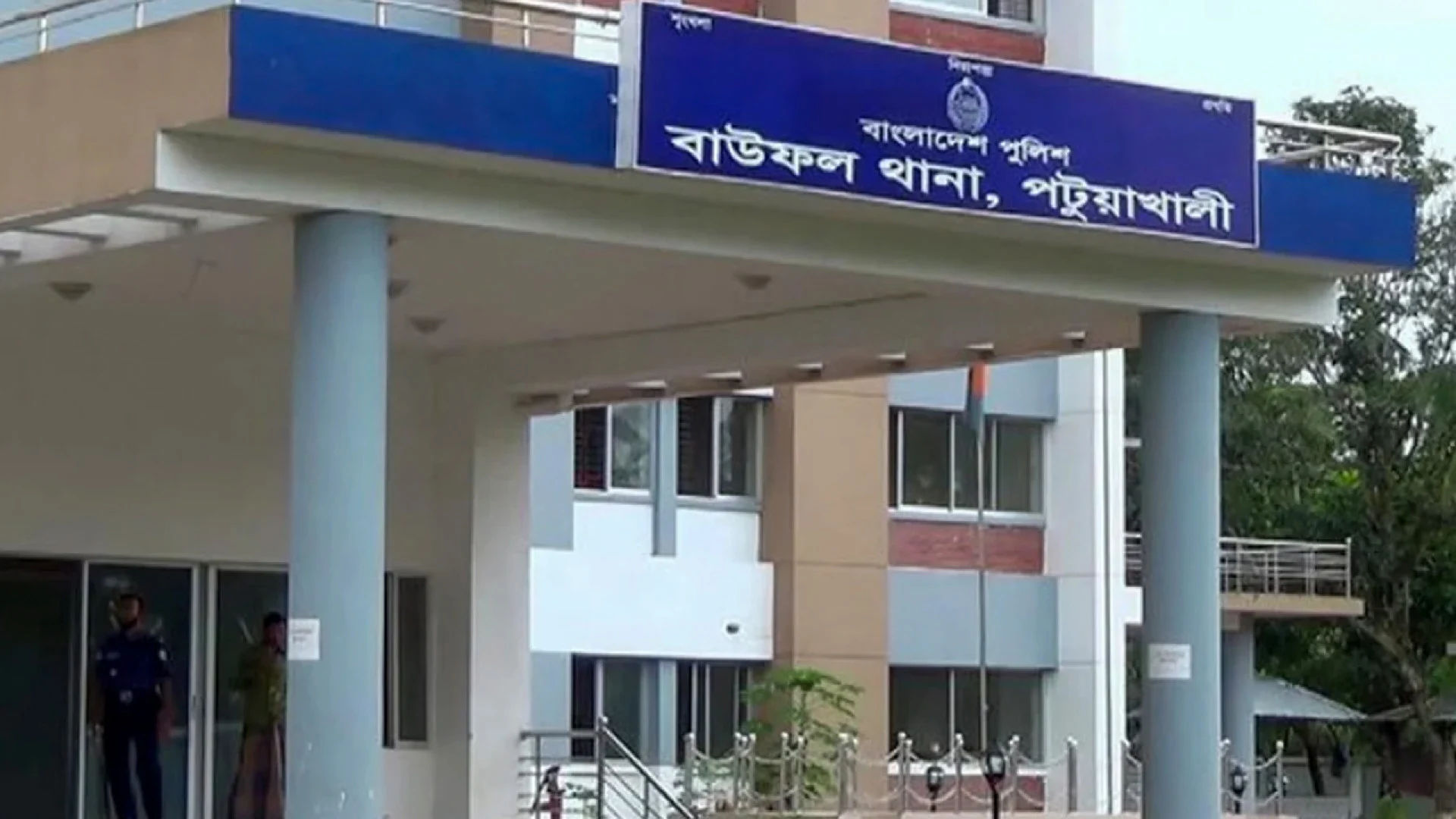 বাউফলে বিয়ের আড়াই মাসের মাথায় প্রবাসীর স্ত্রীর ঝুলন্ত মরদেহ উদ্ধার