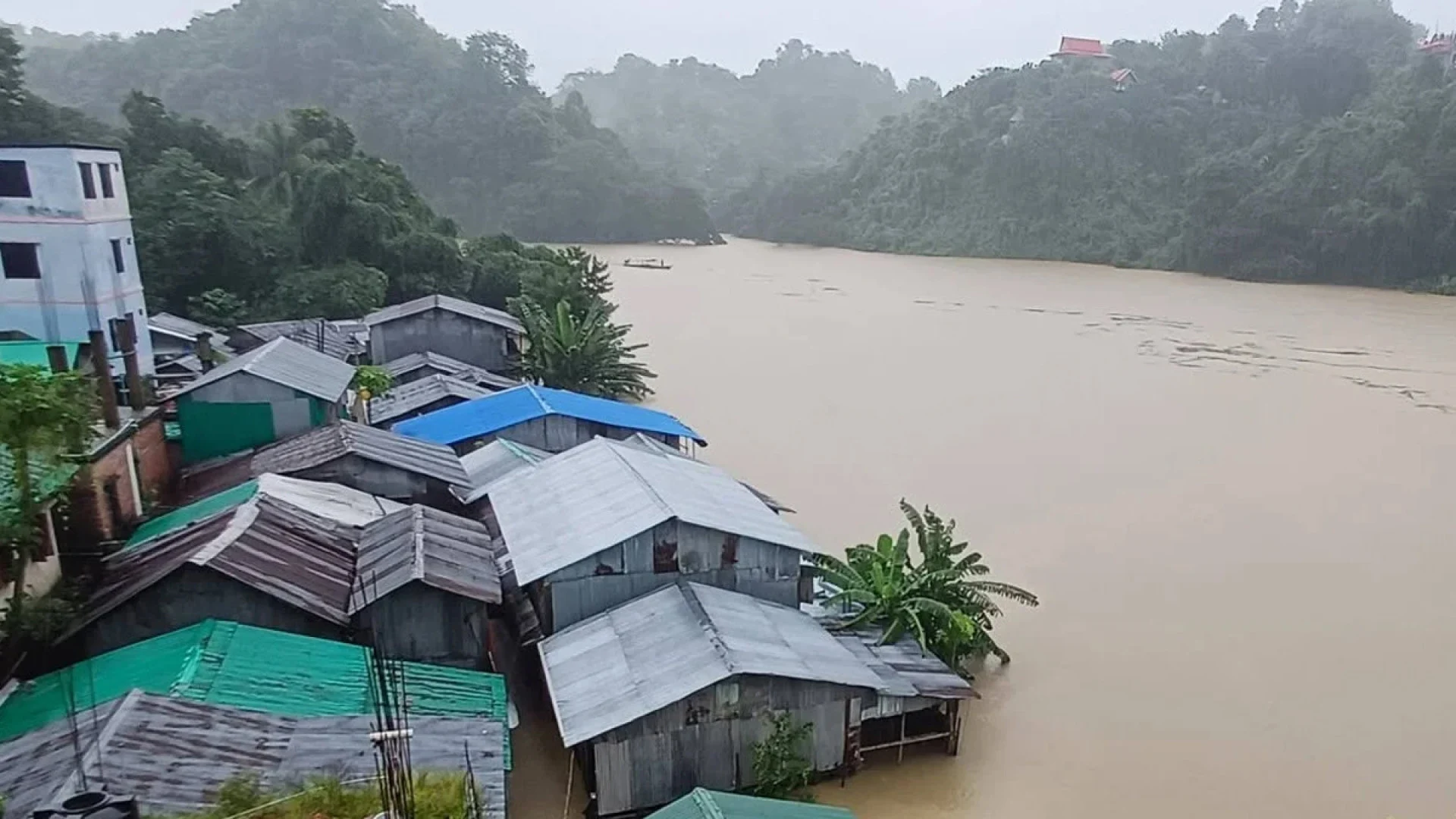 পাঁচটি পয়েন্টে ৩ নদীর পানি এখনও বিপদসীমার ওপরে, হতে পারে বন্যা