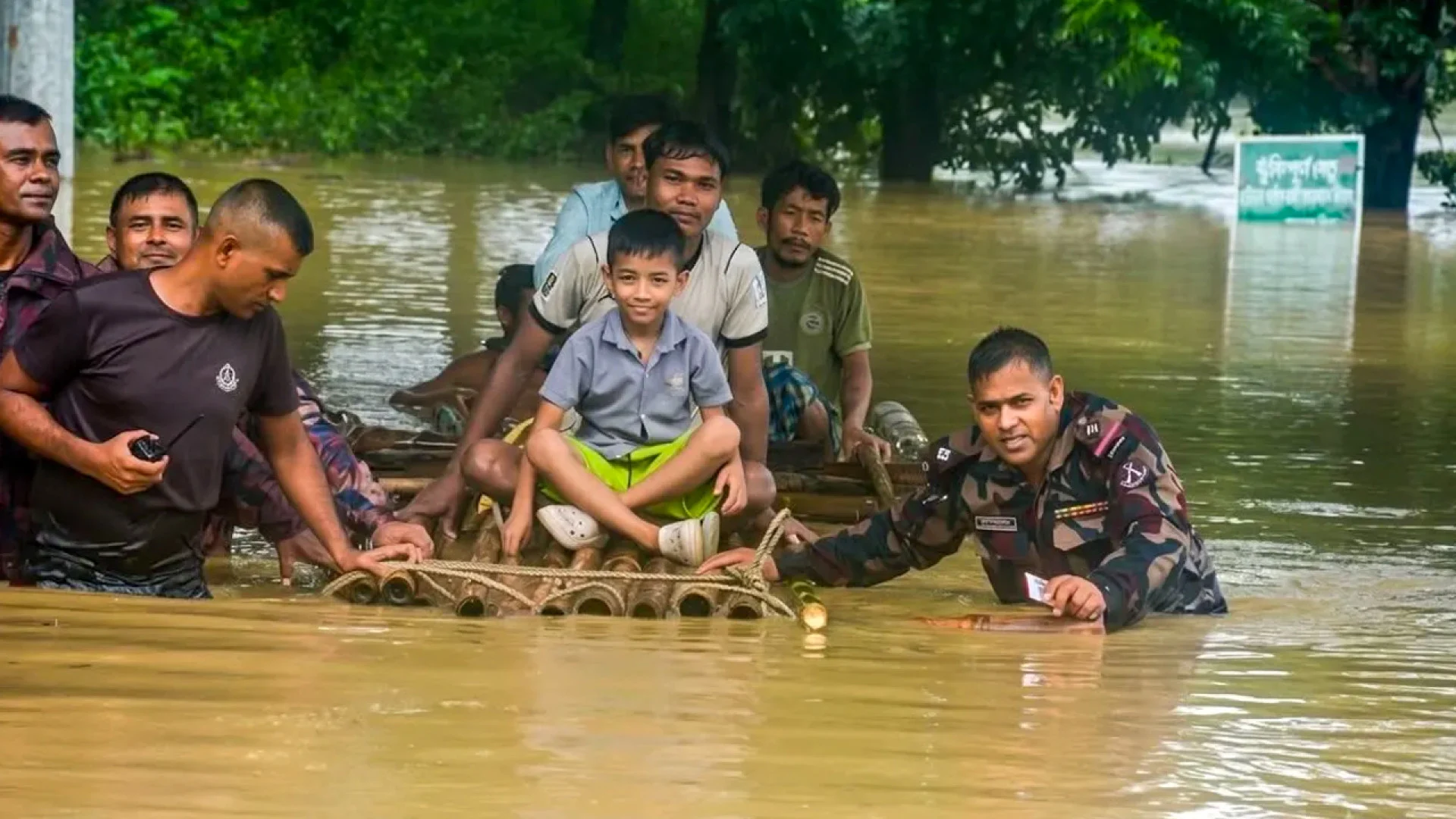 বন্যাকবলিত ১১ জেলায় বিজিবি মোতায়েন