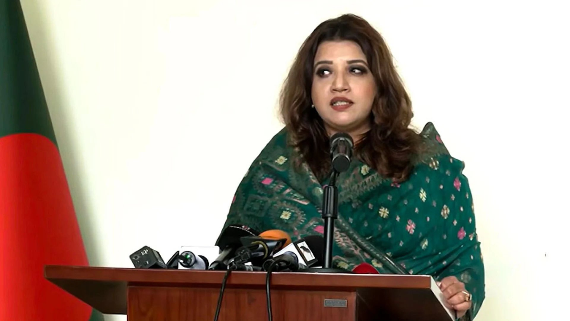 শেখ হাসিনা ফিরলে আত্মসমর্পণ করে আইনের মুখোমুখি হতে হবে: প্রতিমন্ত্রী শামা ওবায়েদ