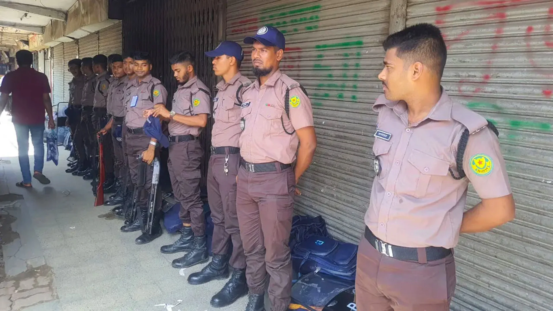 পরীক্ষা শেষে লংমার্চ ঘিরে সায়েন্সল্যাবে কড়া পুলিশি অবস্থান