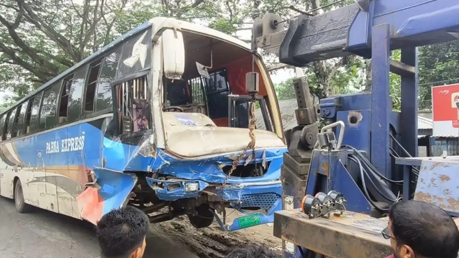 পাবনায় লাশবাহী অ্যাম্বুলেন্সের সঙ্গে বাসের মুখোমুখি সংঘর্ষ, নিহত ২