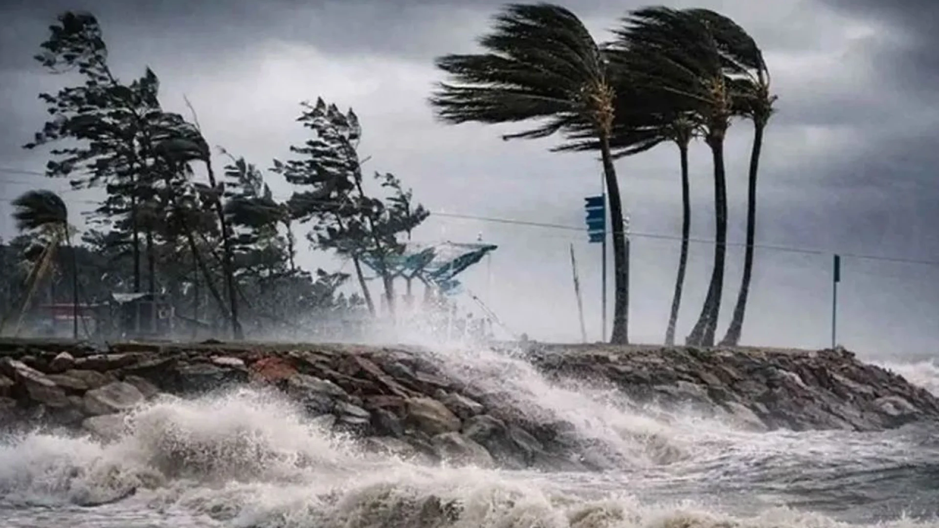 ১৪ অঞ্চলে ঝড়ের আভাস, নদীবন্দরগুলোকে ১ নম্বর সতর্ক সংকেত