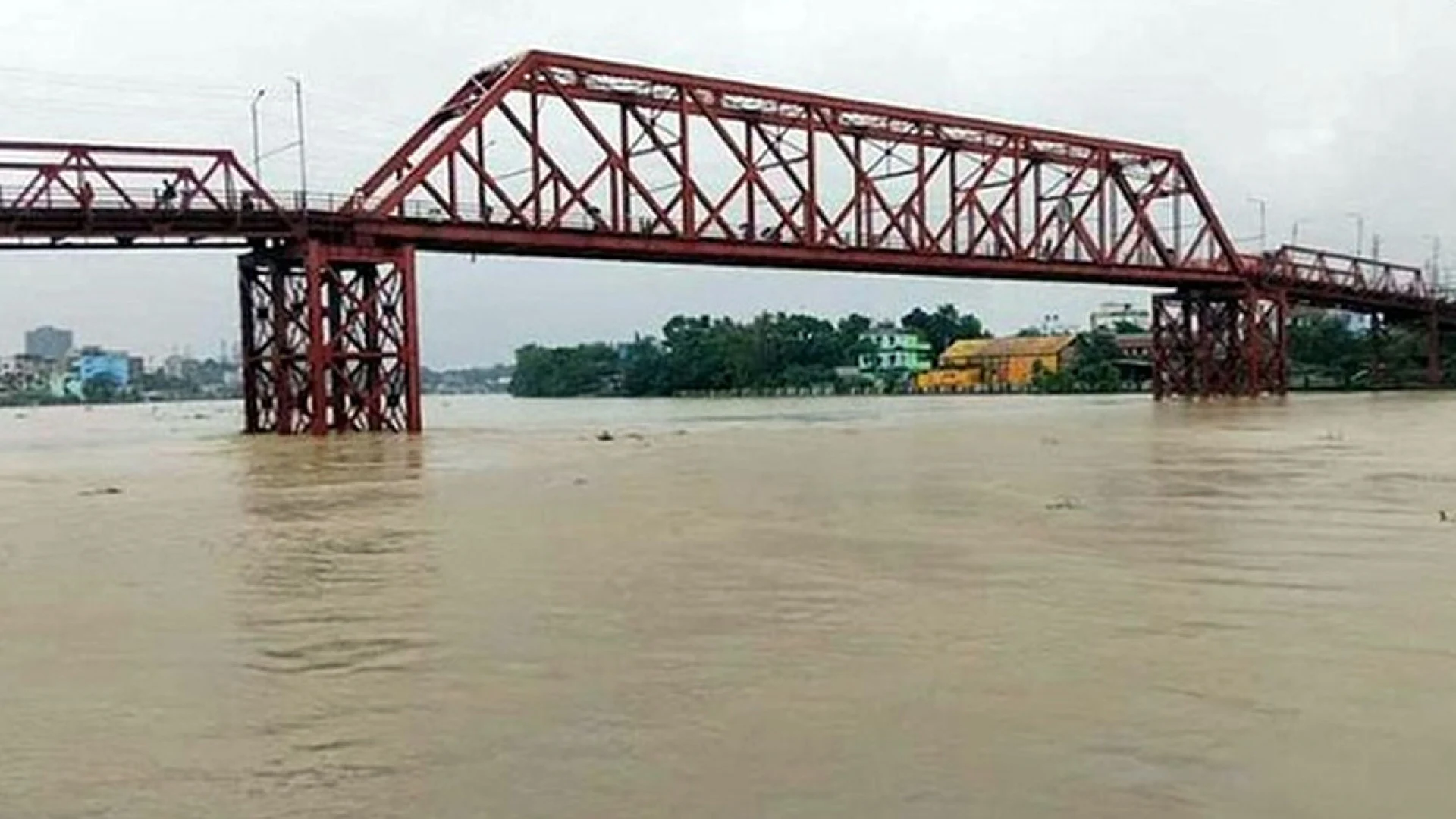 কুশিয়ারার পানি বিপৎসীমার ওপরে, বাড়ছে পদ্মা-যমুনায়