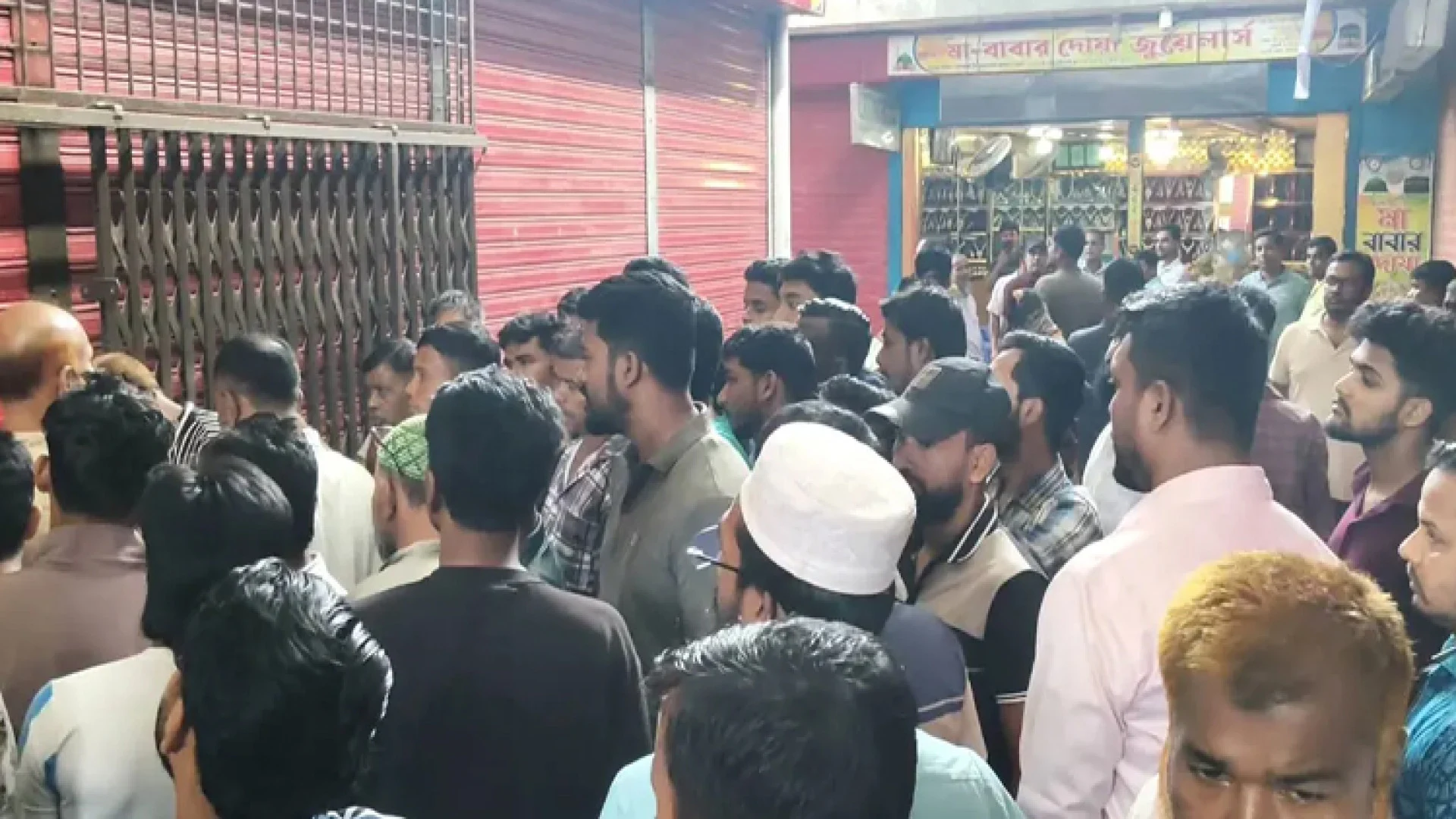 চাঁদপুরে দোকান খুলে কারিগরের ঝুলন্ত মরদেহ উদ্ধার