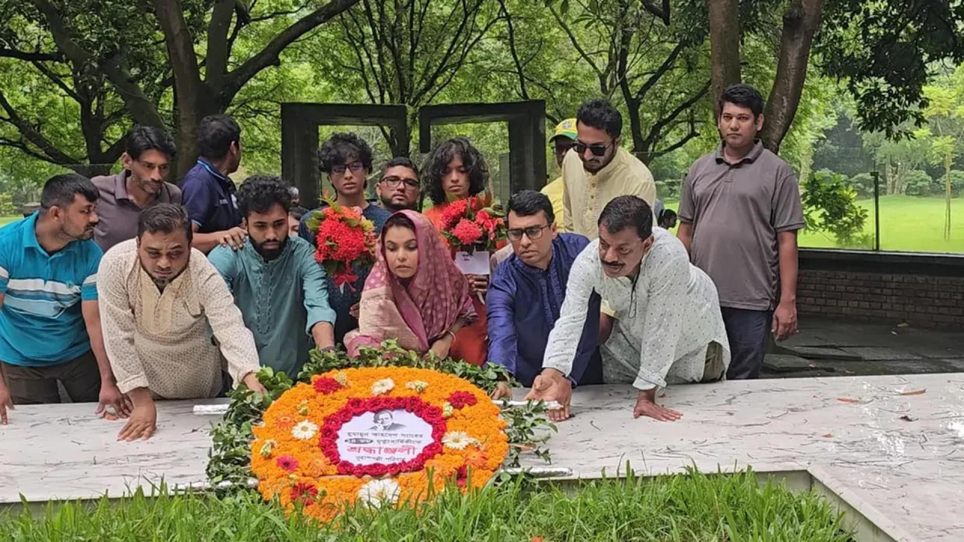নুহাশপল্লীতে নানা আয়োজনে হুমায়ূন আহমেদের মৃত্যুবার্ষিকী পালন