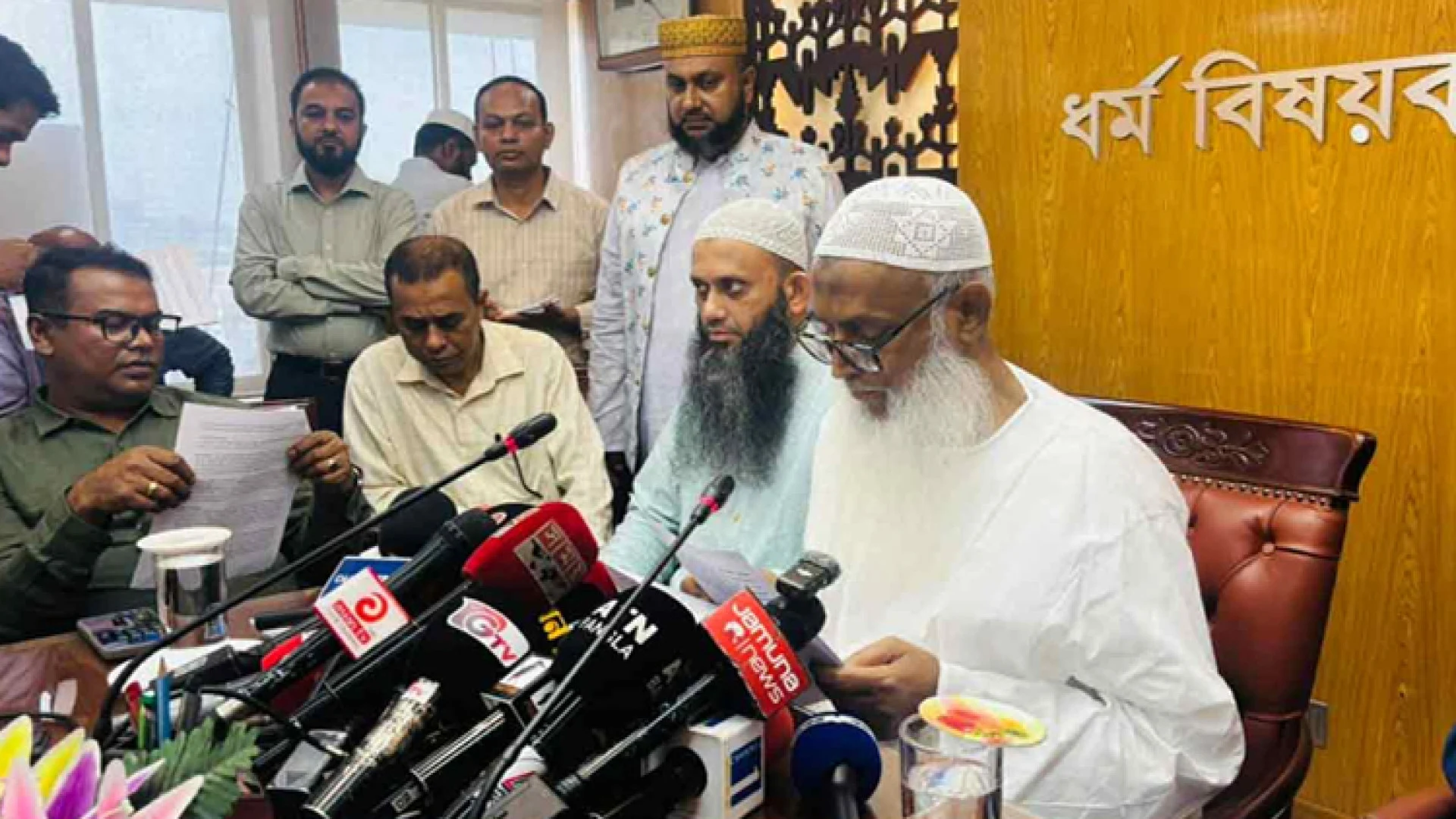 সরকারি ব্যবস্থাপনায় হজের দুই প্যাকেজ ঘোষণা