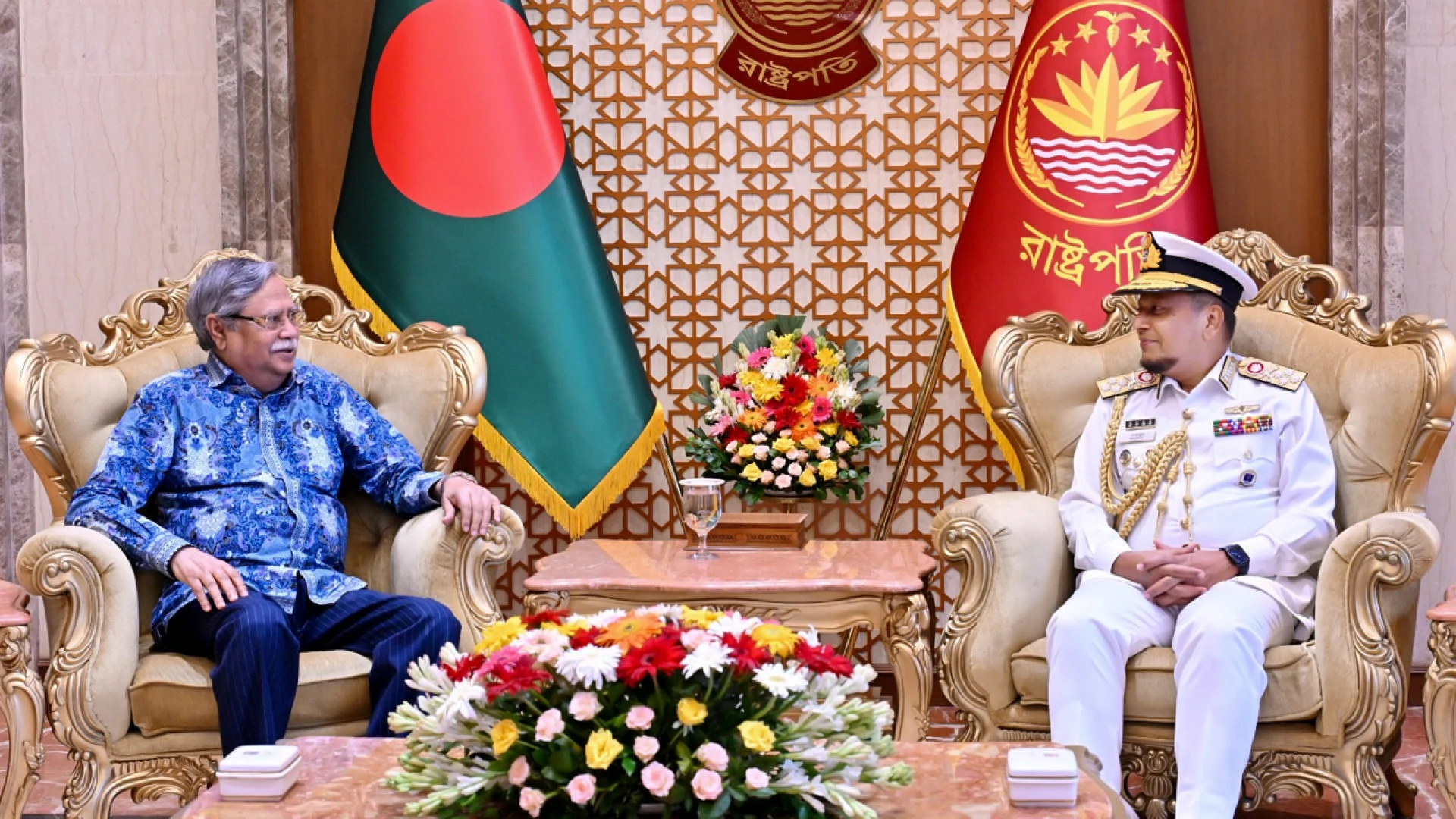 রাষ্ট্রপতির সঙ্গে বিদায়ী নৌপ্রধানের সৌজন্য সাক্ষাৎ