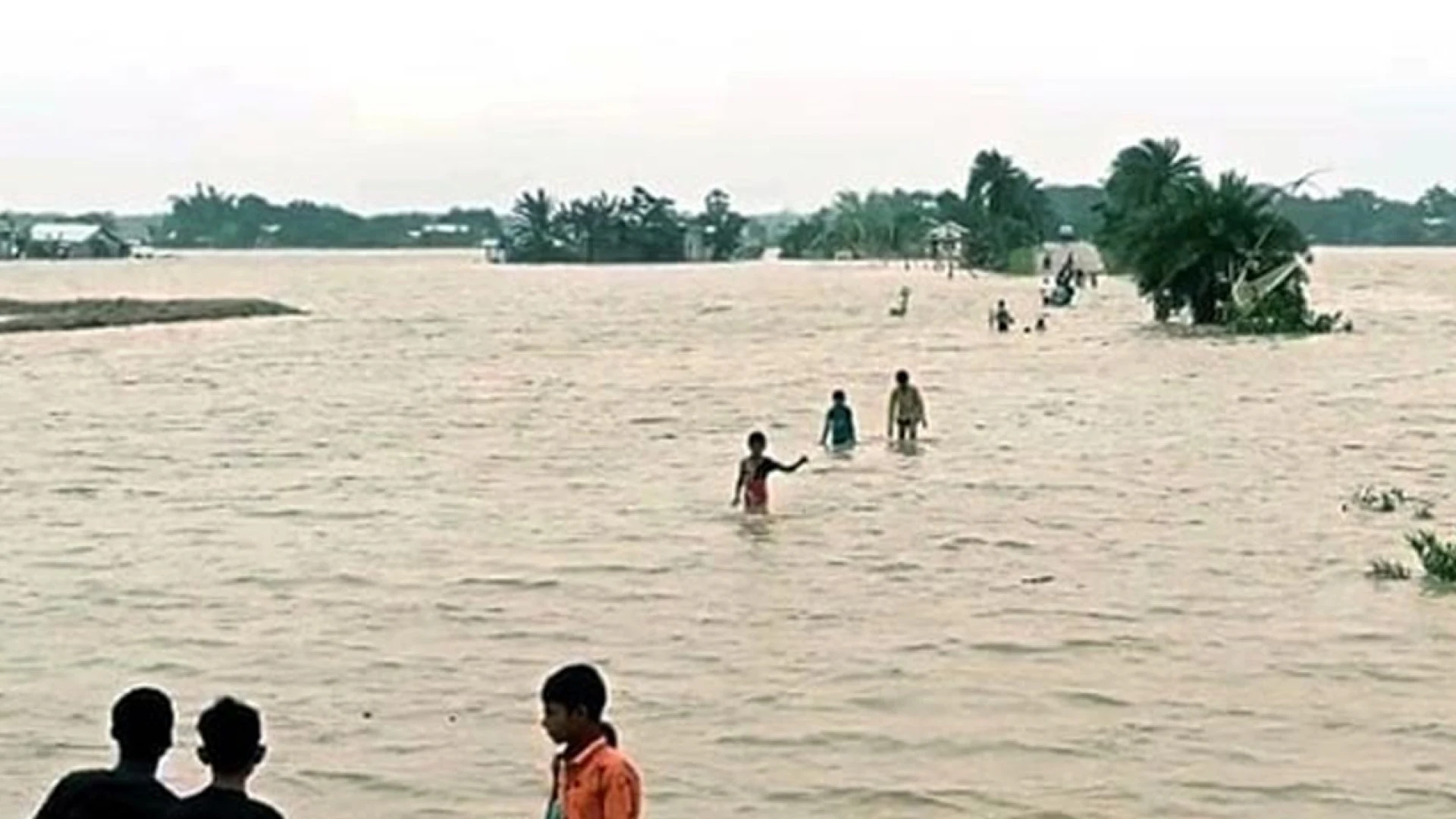 আসামের বন্যায় ১০ জনের মৃত্যু, আক্রান্ত ৩ লাখ ৬২ হাজারের অধিক