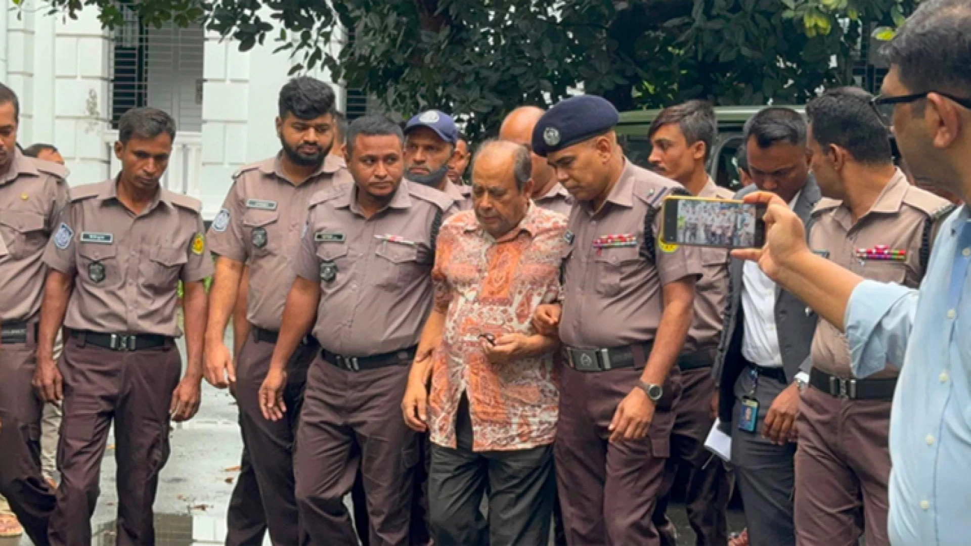 মানবতাবিরোধী অপরাধের মামলায় ট্রাইব্যুনালে হাজির মোজাফফর হোসেন