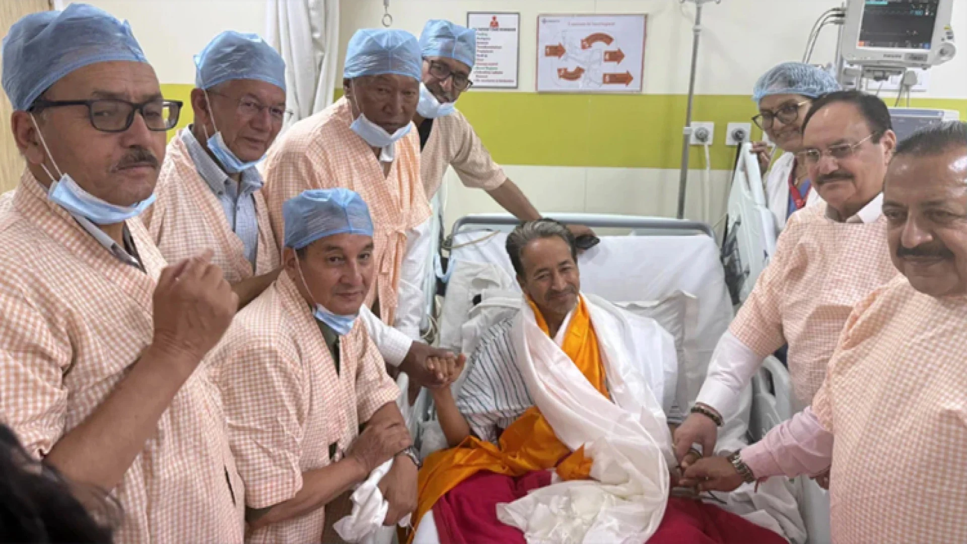 ২৬ দিনের অনশন ভাঙলেন সোনাম ওয়াংচুক