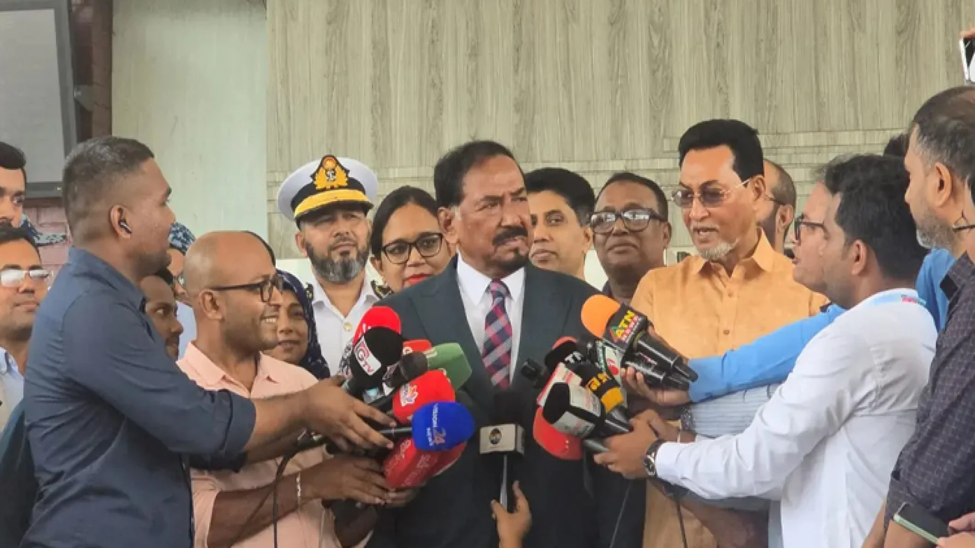 রাষ্ট্রপতির পদত্যাগের বিষয়ে কিছু জানি না: হাফিজ উদ্দিন আহমদ