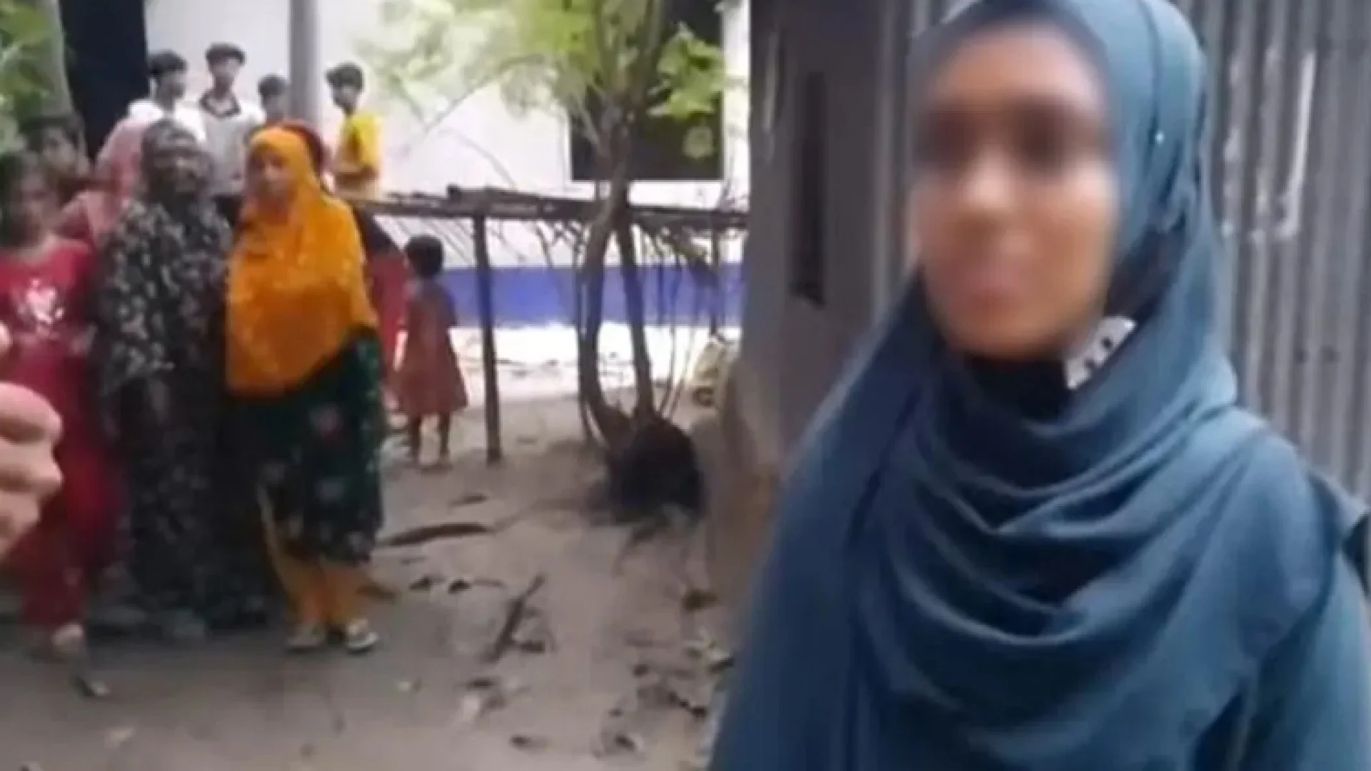 বিয়ের দাবিতে ফের প্রেমিকের বাড়িতে কলেজছাত্রীর অনশন