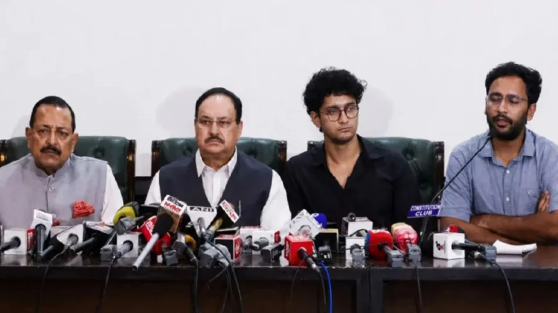 দাবি পূরণের আশ্বাসে আন্দোলন প্রত্যাহার করল ককরোচ জনতা পার্টি