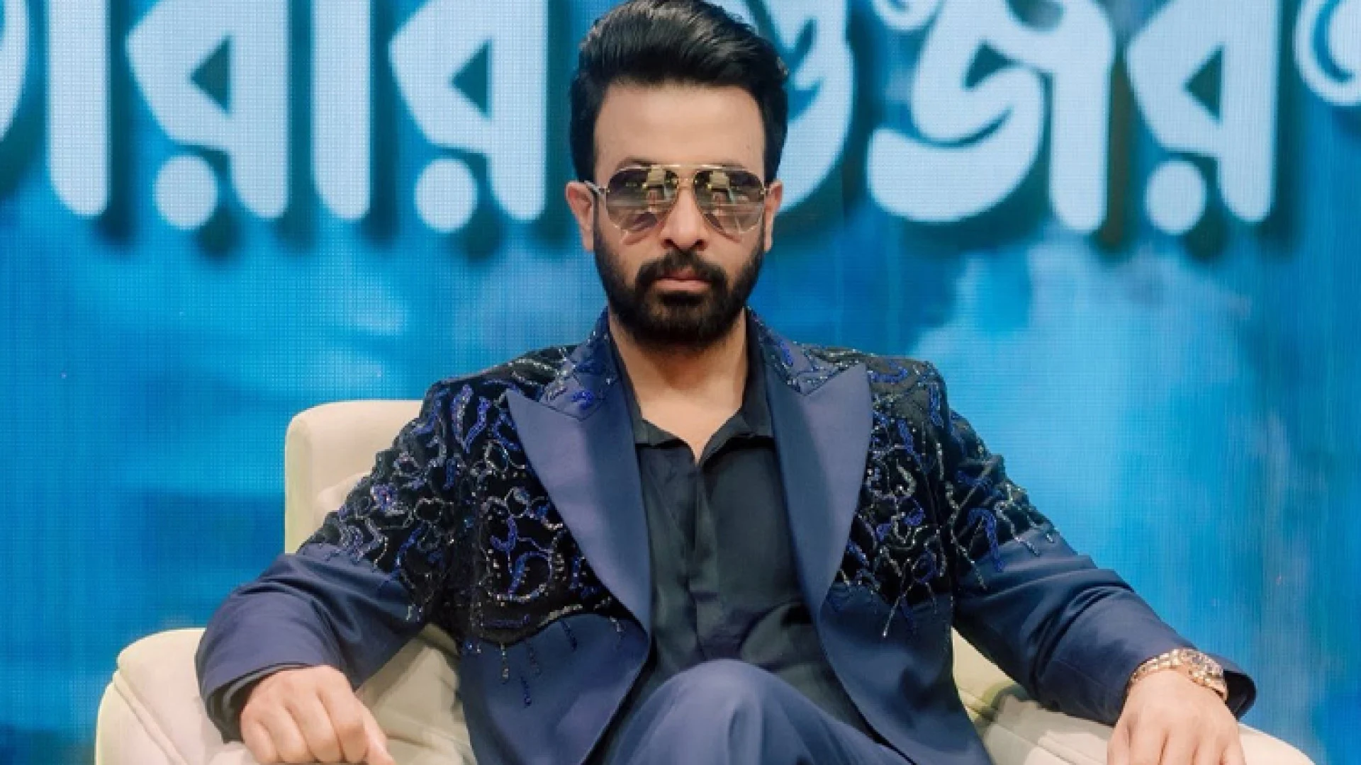 ‘ভালোবাসলাম কাকে, আর গেলাম কোথায়’—অজানা প্রেমের স্মৃতিতে আবেগঘন শাকিব খান