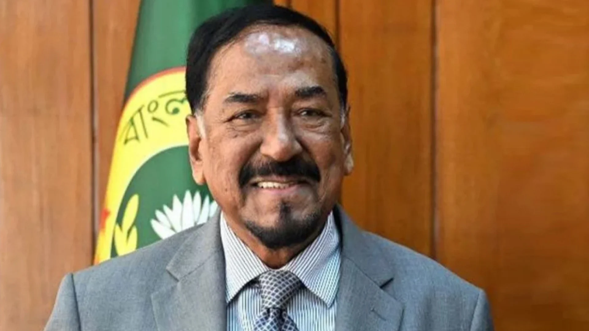 ভারপ্রাপ্ত রাষ্ট্রপতি হাফিজ উদ্দিন আহমদের প্রথম কর্মদিবস আজ