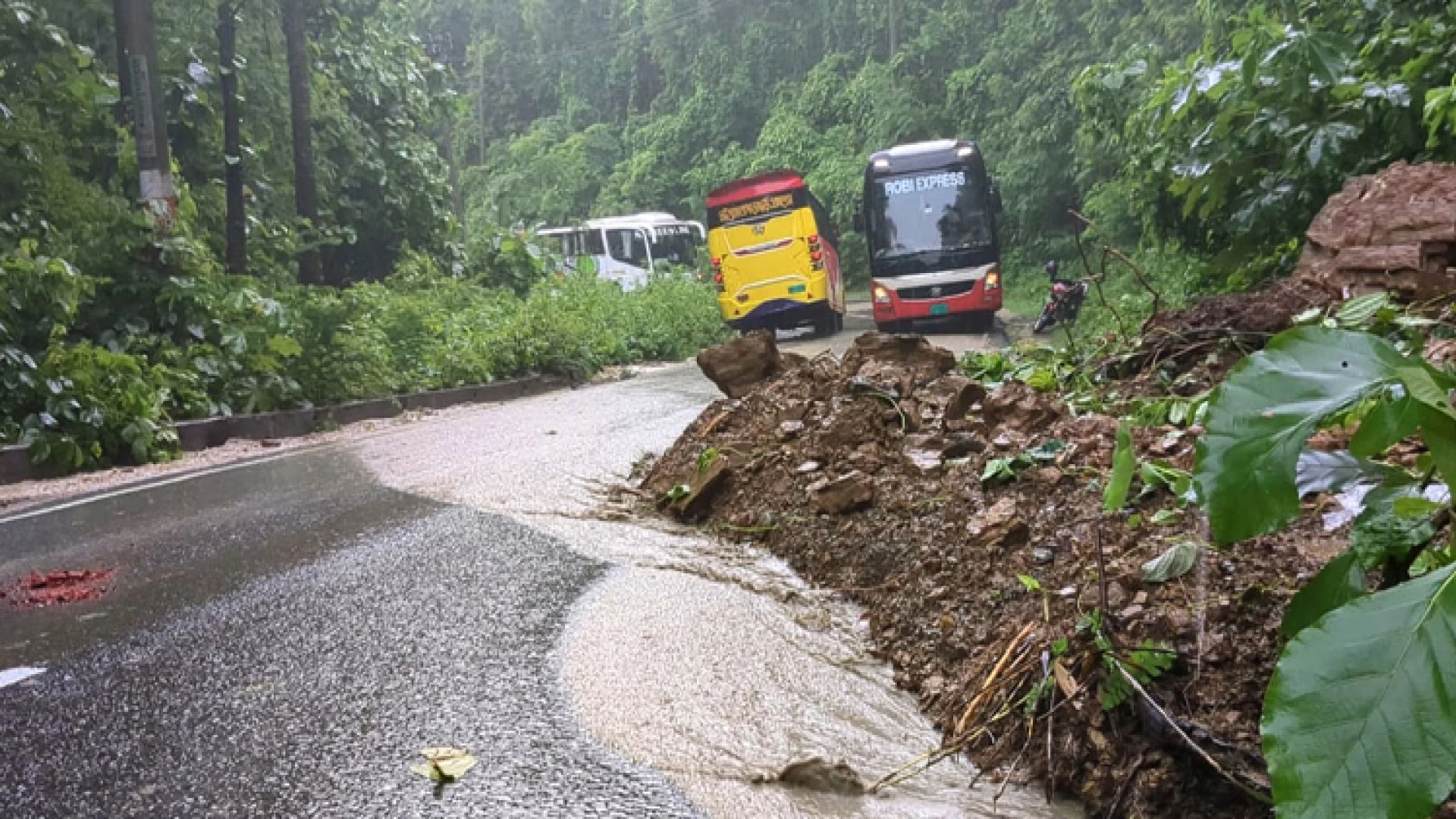 খাগড়াছড়িতে পাহাড় ধসের উচ্চ ঝুঁকিতে ৫৯০ পরিবার, চিহ্নিত ৬০টির বেশি এলাকা