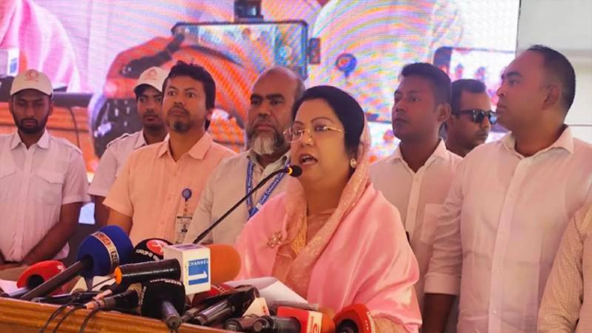 সরকারি দেবেন্দ্র কলেজে নবীনবরণ: ‘৮৪ বছর ধরে শিক্ষার আলো ছড়িয়ে যাচ্ছে’