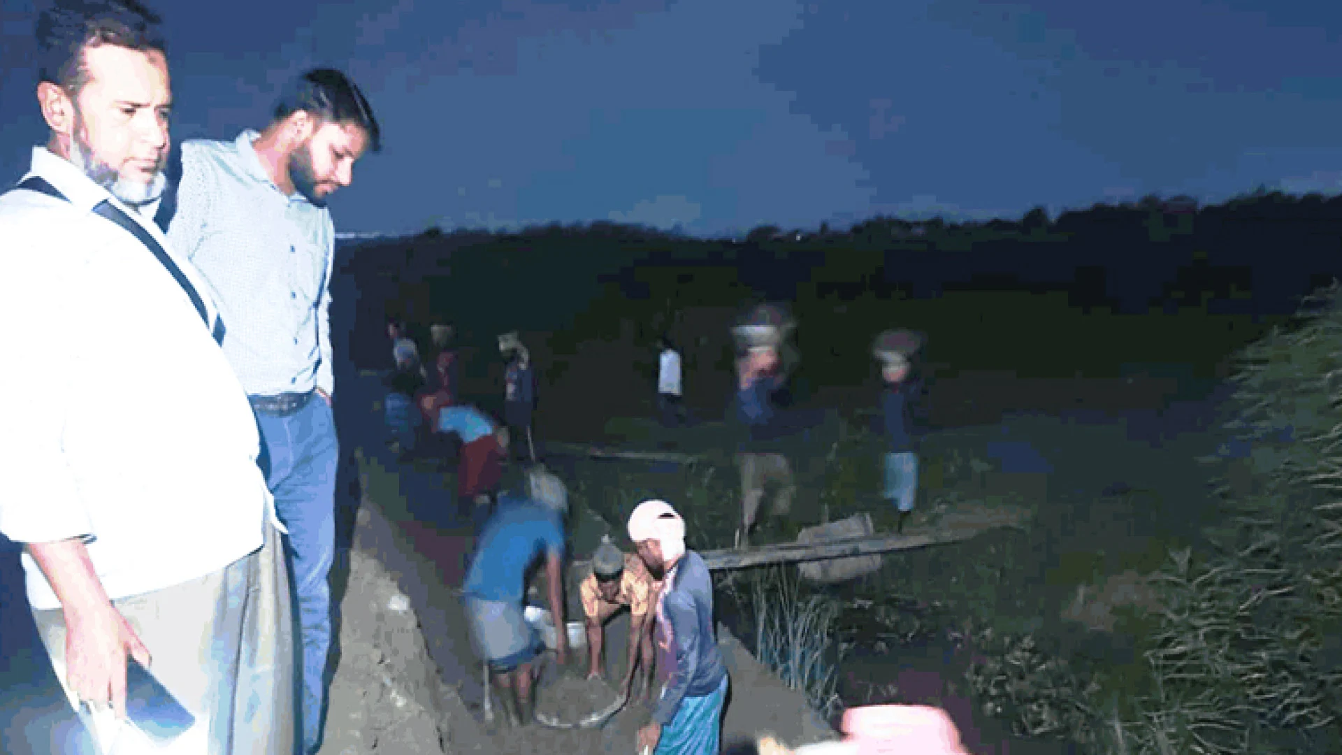 ফসলি জমি থেকে কাটা মাটি জব্দ, আগের স্থানে ফিরিয়ে দিল প্রশাসন