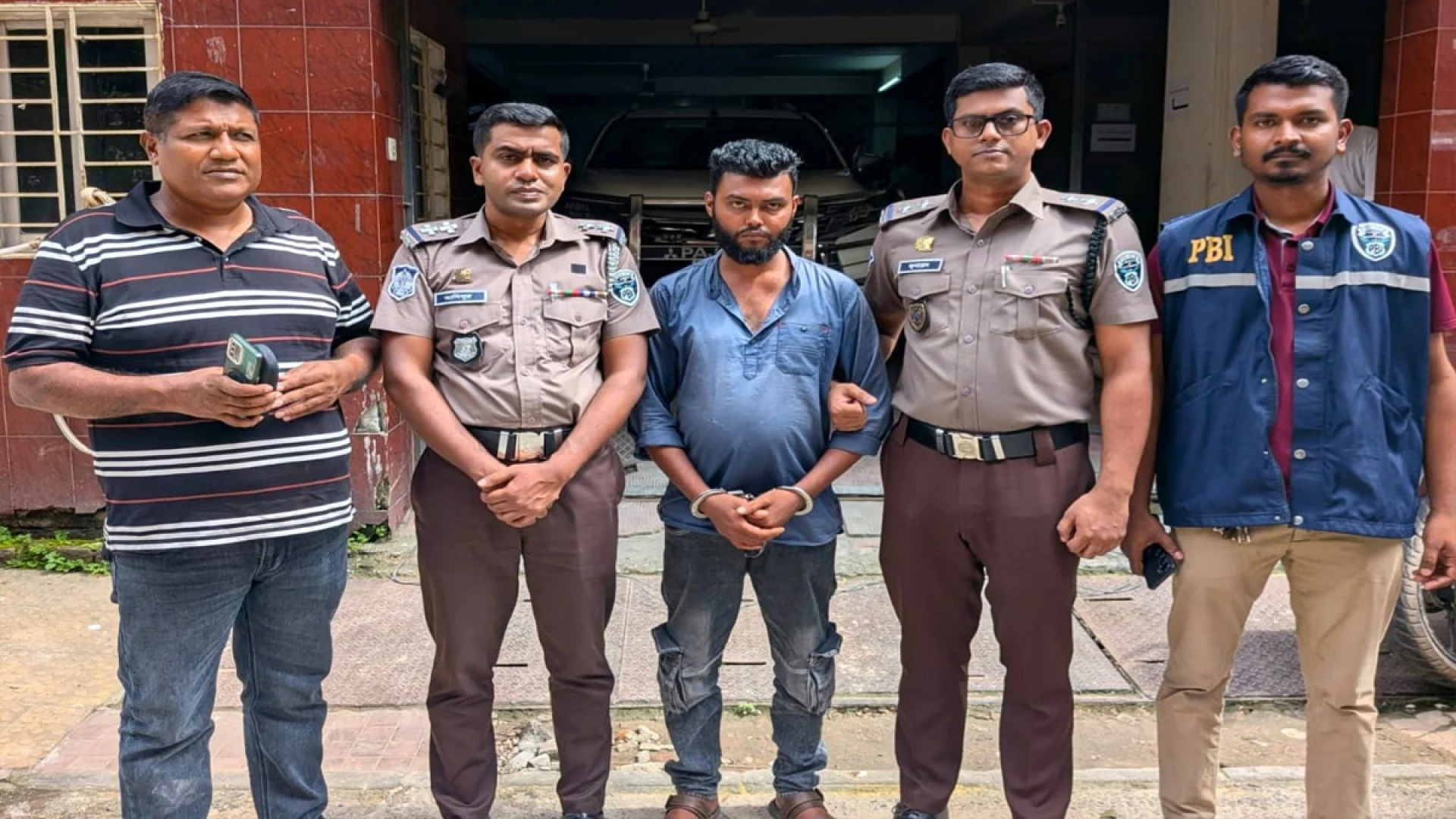 কেরানীগঞ্জে প্রেমের দ্বন্দ্বে কিশোরীকে গলা কেটে হত্যা, ২৪ ঘণ্টায় রহস্য উদঘাটন