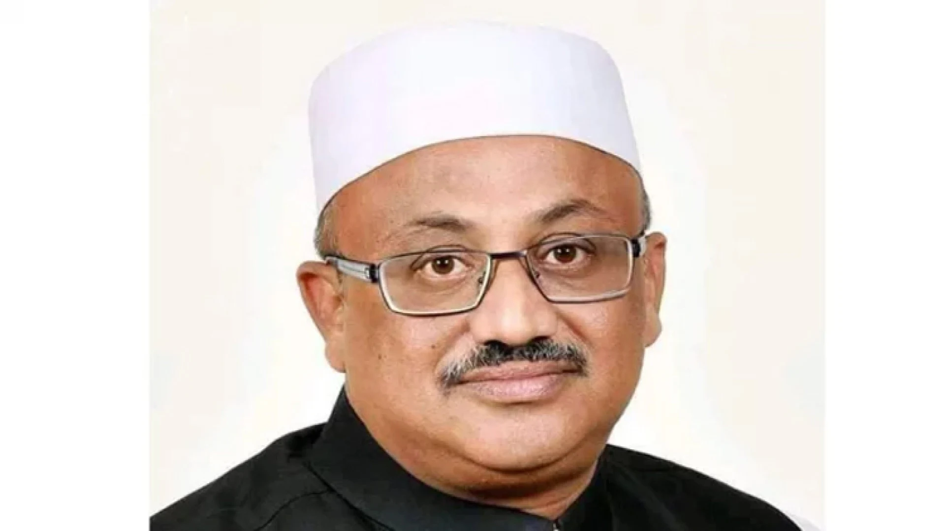 ডা. মুরাদ হাসানকে আদালতে হাজির করতে পত্রিকায় বিজ্ঞপ্তির আদেশ