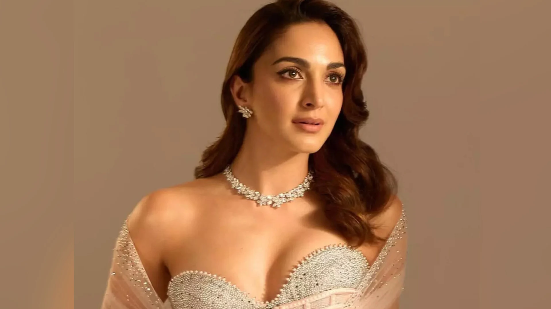 ঘনিষ্ঠ দৃশ্য নিয়ে সমালোচনার জবাব দিলেন কিয়ারা আডভানি