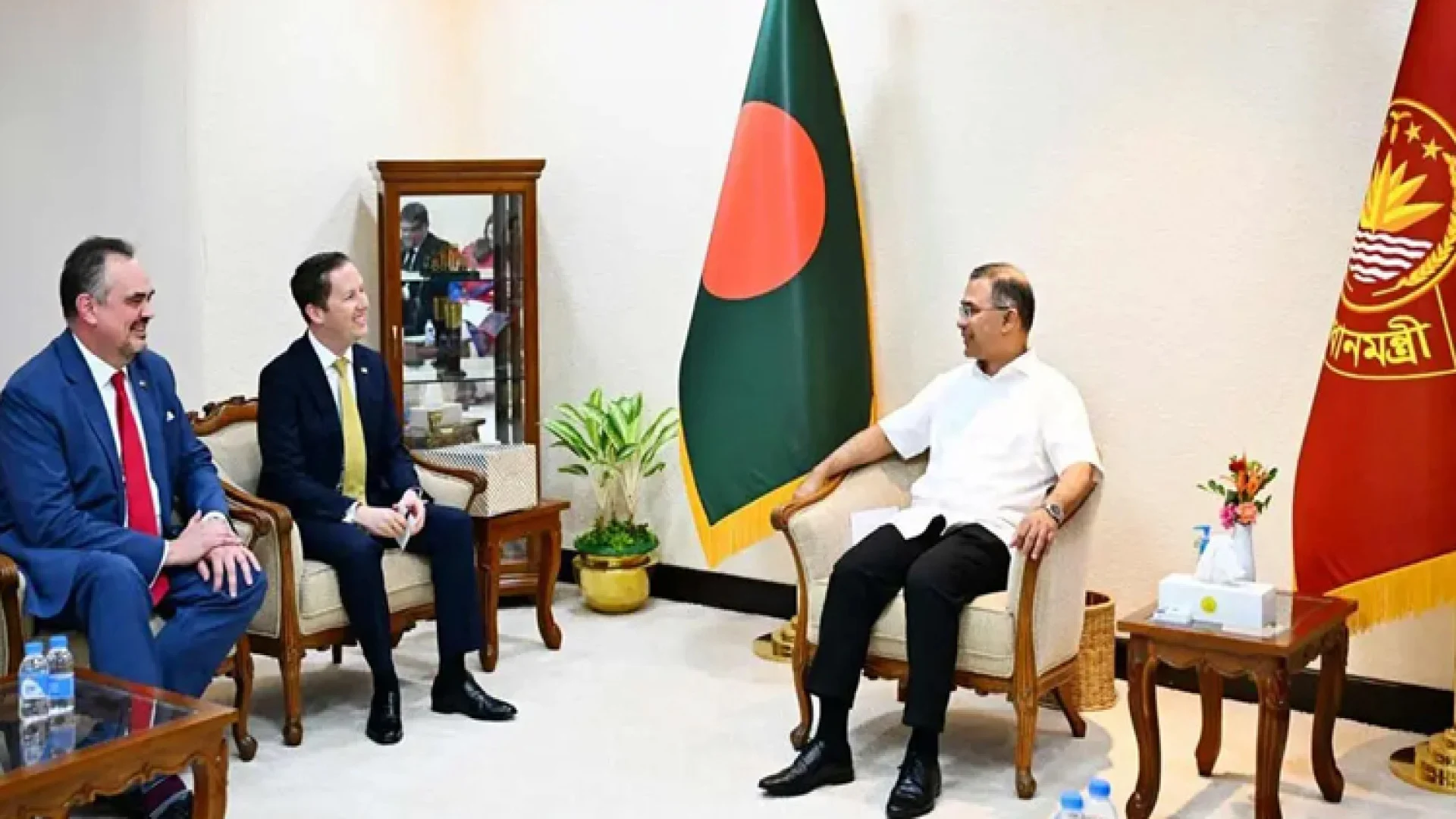 প্রধানমন্ত্রীর সঙ্গে যুক্তরাষ্ট্রের বিশেষ দূত সার্জিও গরের সৌজন্য সাক্ষাৎ