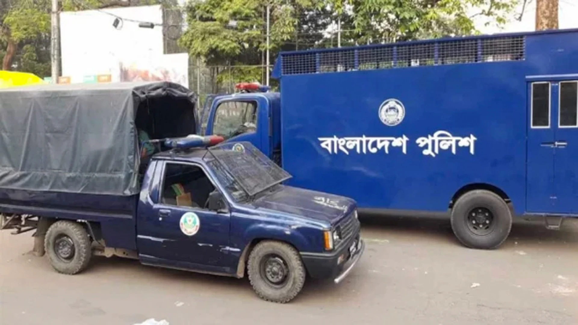 হামলার শঙ্কায় পুলিশের যানবাহনে দেশজুড়ে সতর্কতা, নিরাপত্তা জোরদারের নির্দেশ