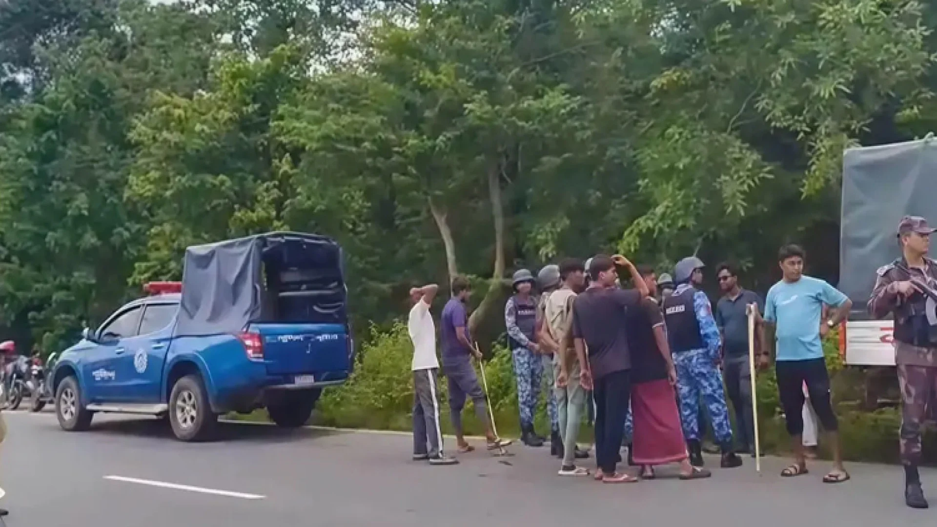 কক্সবাজার-টেকনাফ মহাসড়কে দিনদুপুরে বাসে ডাকাতি, গুলিবিদ্ধ ১, লুট ৬০ লাখ টাকা