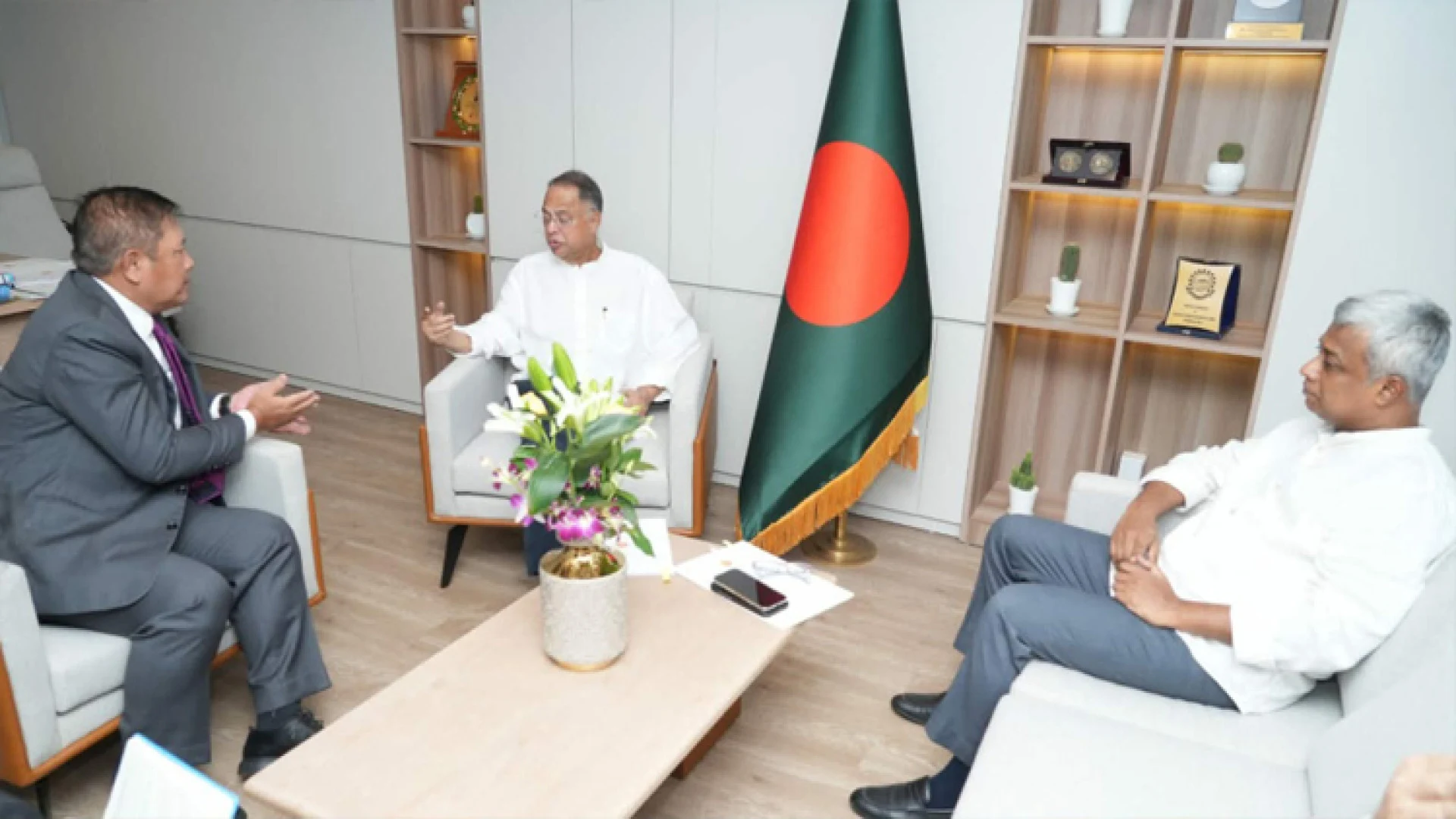 মিয়ানমার থেকে পাইপলাইনে গ্যাস আমদানির প্রস্তাব বাংলাদেশের