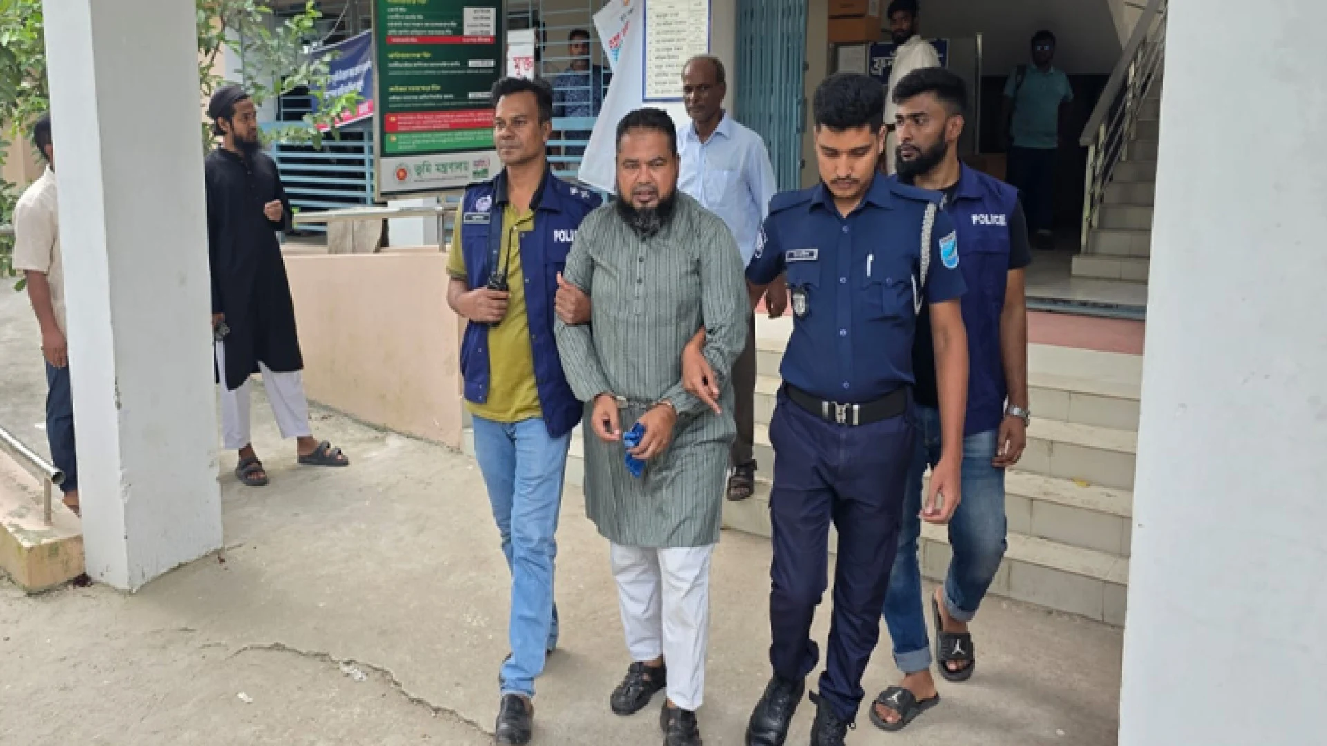কেরানীগঞ্জে ১৫ কোটি টাকার জমির ফাইলে এসিল্যান্ডের স্বাক্ষর জাল, গ্রেফতার ১