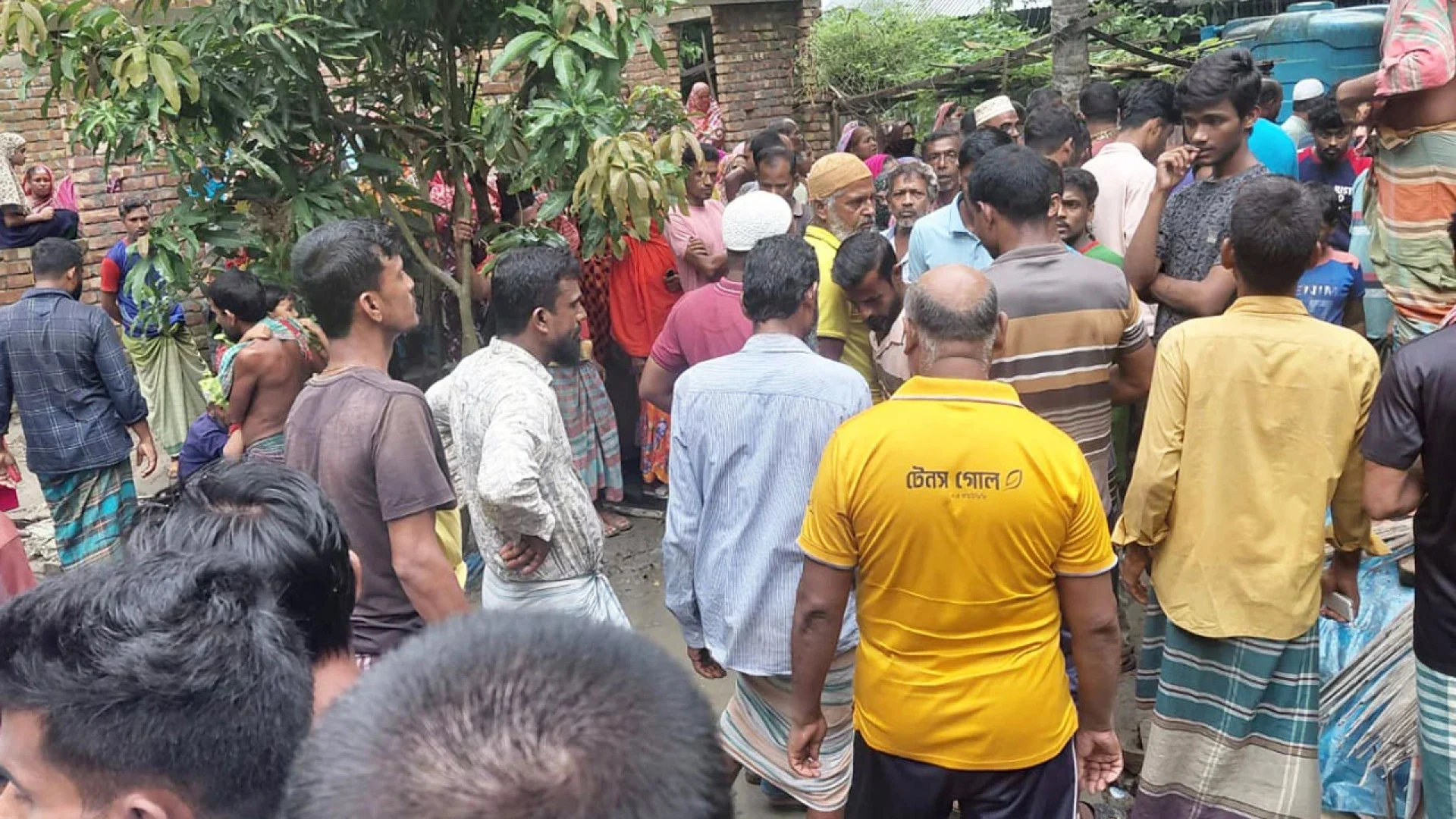 বাগেরহাটে একই পরিবারের তিনজনের মরদেহ উদ্ধার, হত্যাকাণ্ডের সন্দেহ