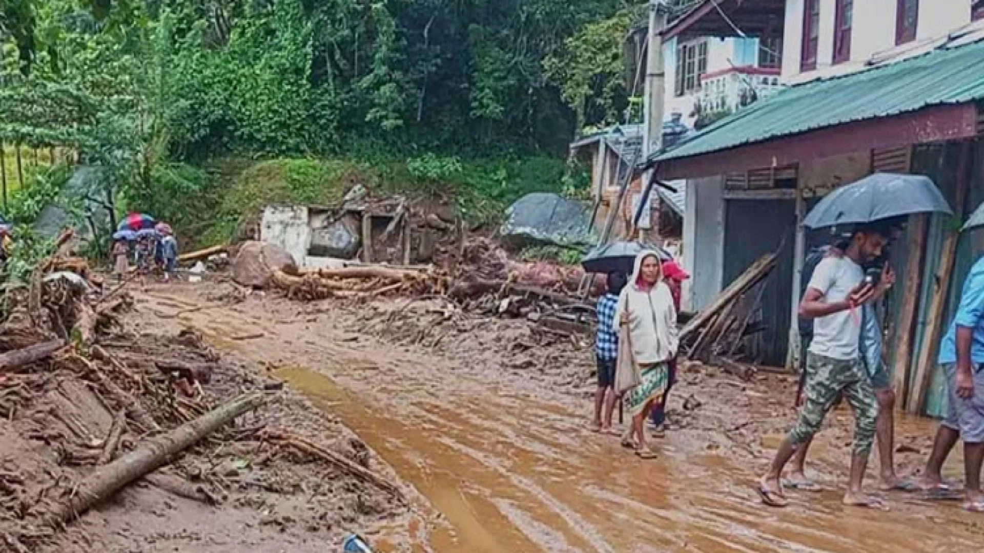 শ্রীলঙ্কায় ভয়াবহ বন্যা ও ভূমিধস: নিহত ৭, মধ্যাঞ্চলে স্কুল বন্ধ