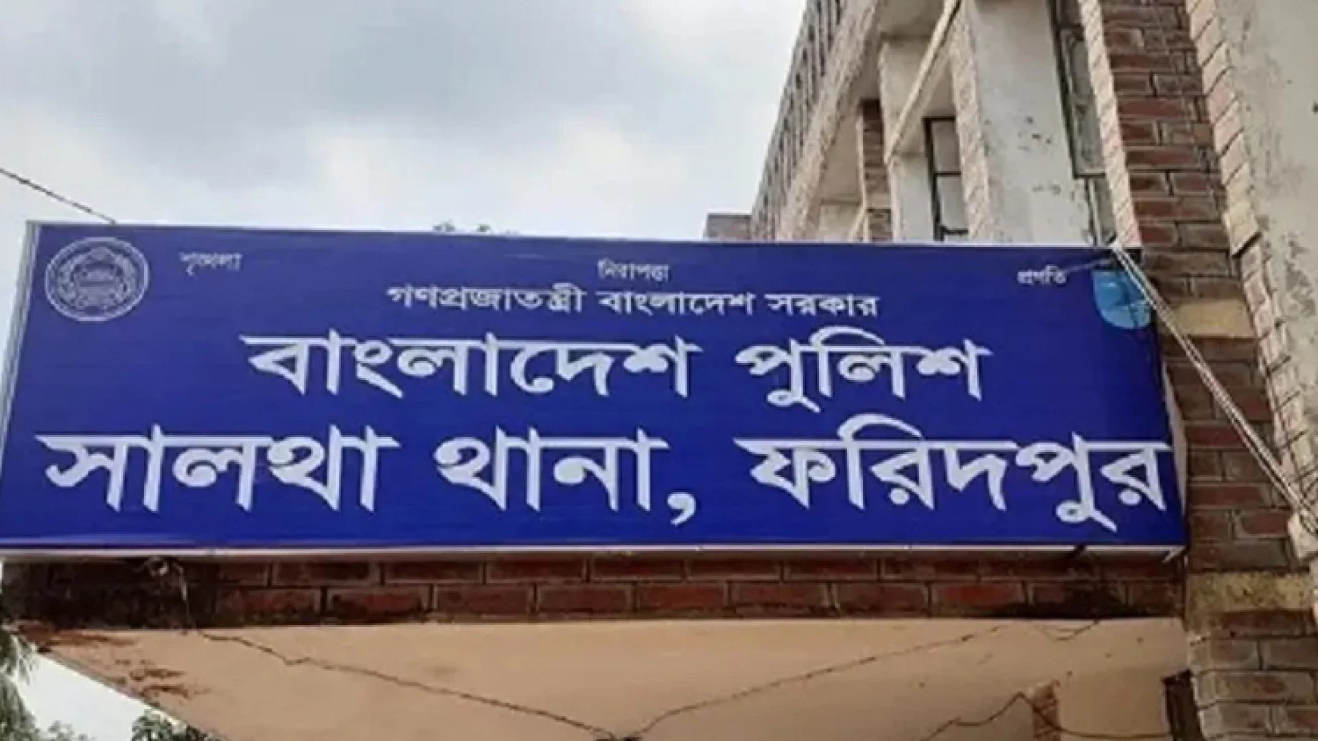 গর্তে হাত-পা দিতে গিয়ে সাপের ছোবলে নারী ও শিশুর মৃত্যু