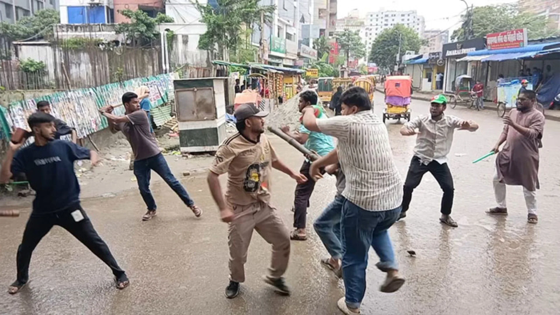 নারায়ণগঞ্জে ছাত্রদল-ছাত্রশিবির সংঘর্ষ, আহত অন্তত ৭