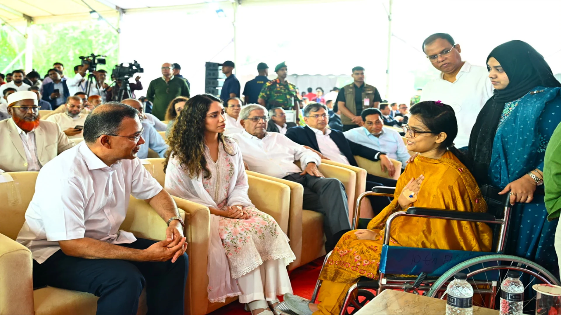 জুলাই গণঅভ্যুত্থানে আহত যোদ্ধা মিতুর খোঁজ নিলেন প্রধানমন্ত্রী