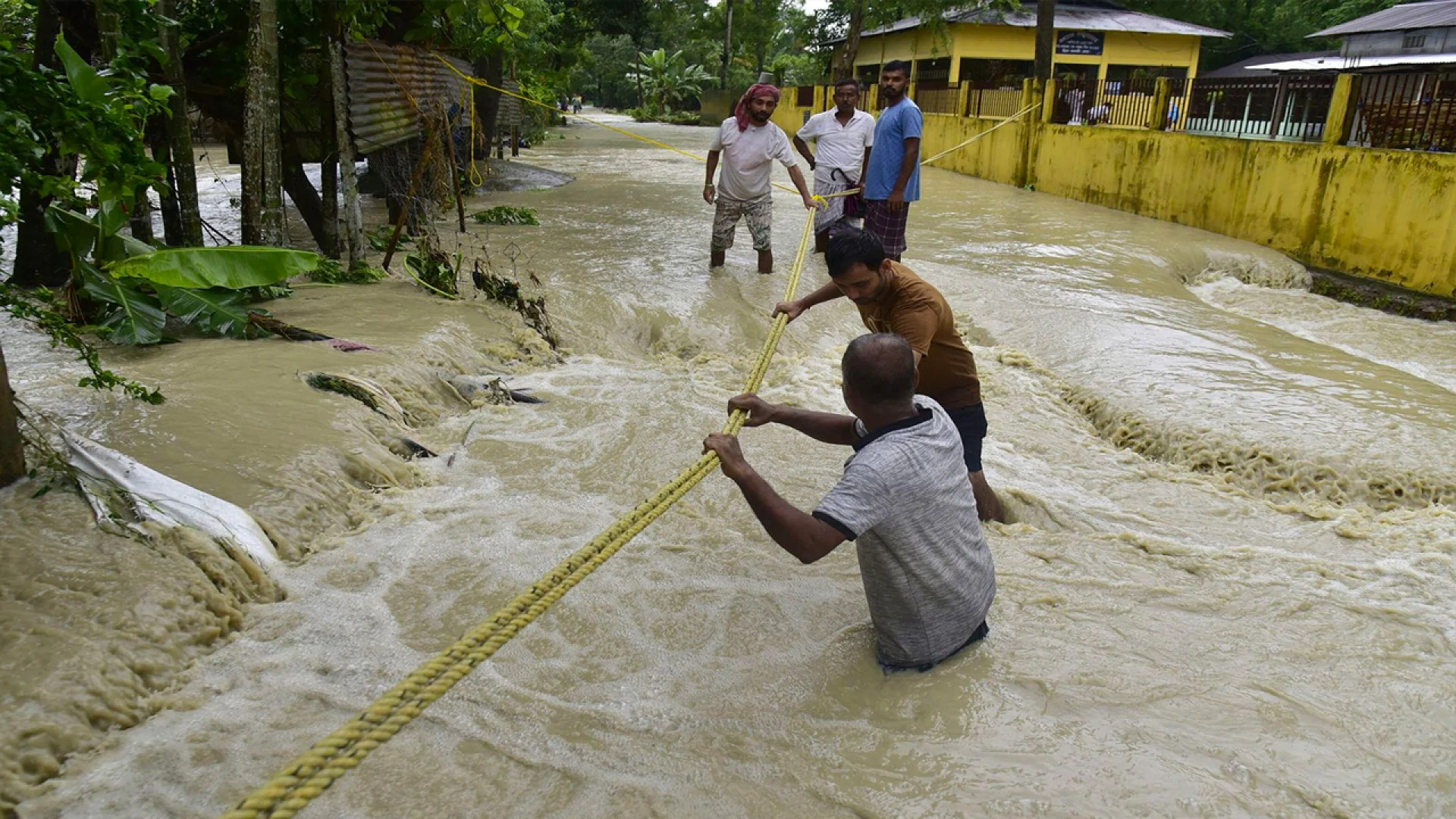 আসামে ভয়াবহ বন্যায় মৃতের সংখ্যা বেড়ে ৯৫