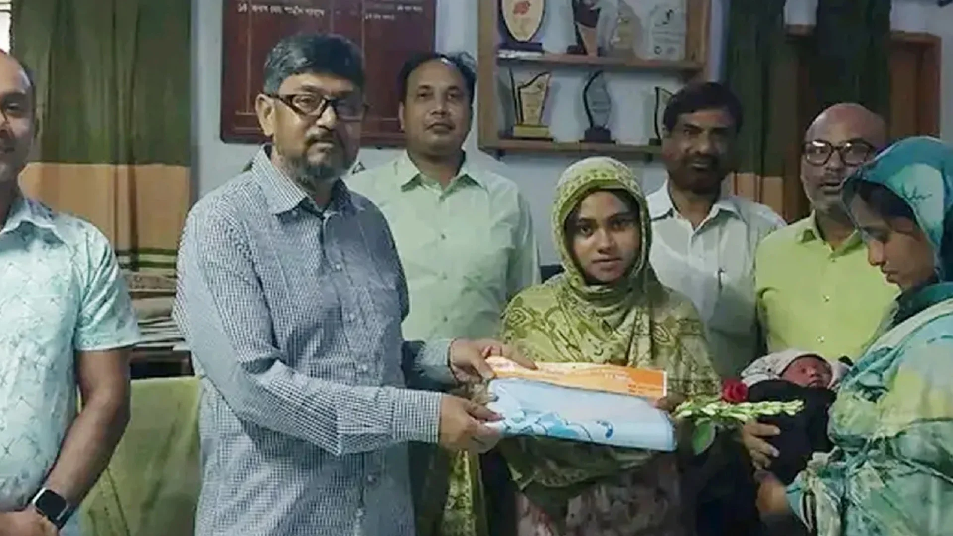 সকালে সন্তান প্রসব, দুপুরে এইচএসসি পরীক্ষায় অংশ নিলেন উম্মি