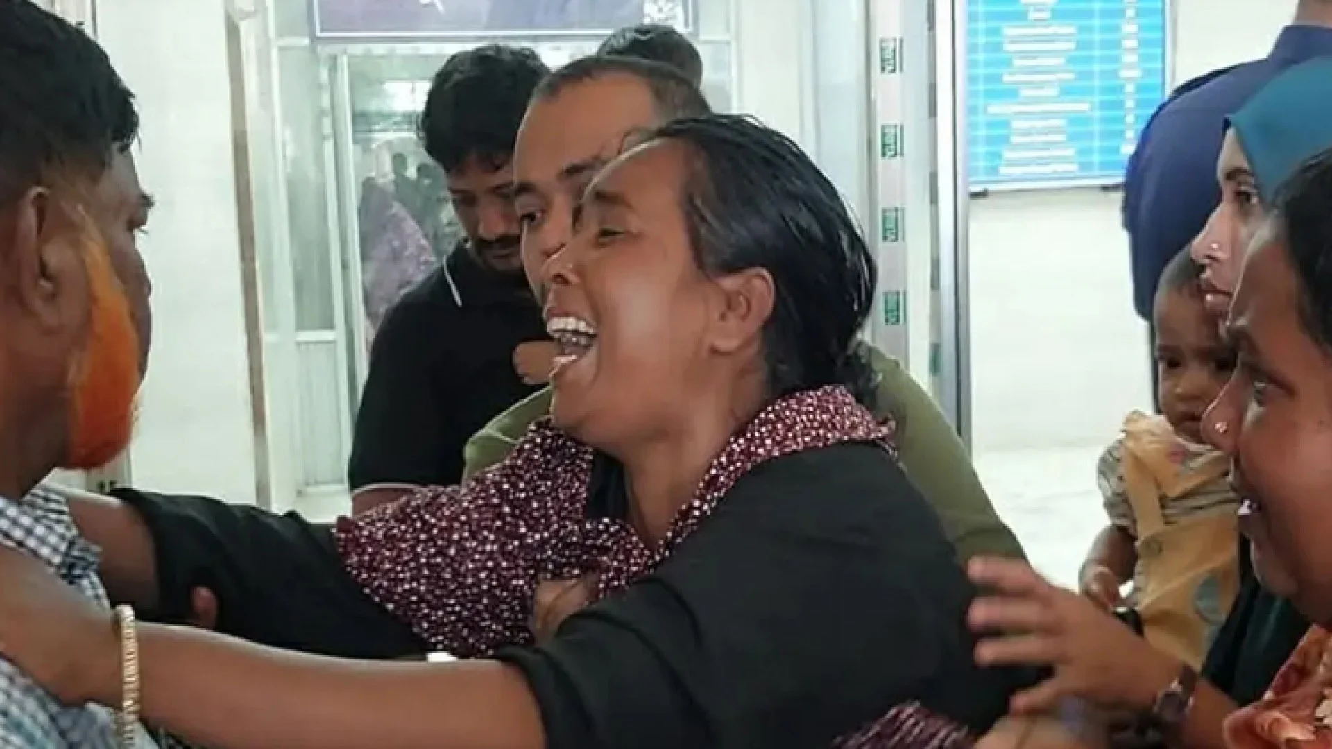 বগুড়ায় বাসচাপায় ৭ শ্রমিক নিহত: স্বজনদের আহাজারিতে ভারী শহীদ জিয়া মেডিকেল হাসপাতাল