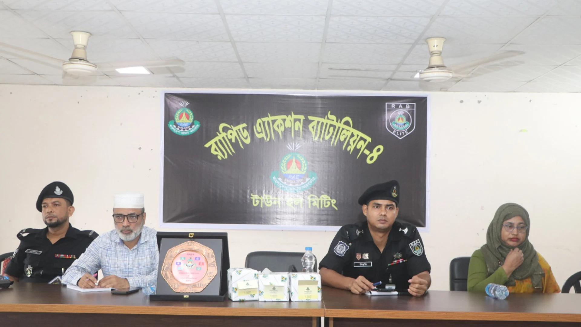 মিরপুর-সাভার-মানিকগঞ্জে র‌্যাব-৪-এর টাউন হল মিটিং