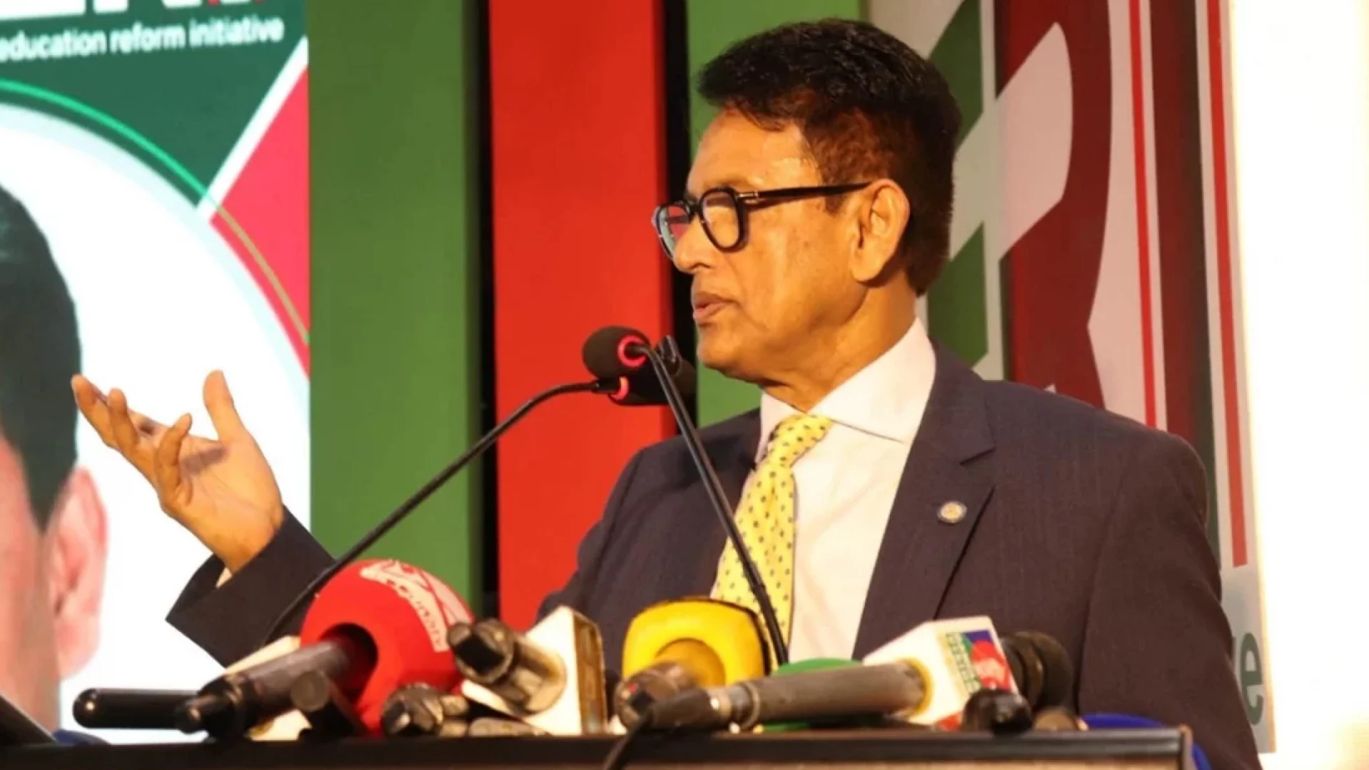 শিক্ষক নিয়োগ নিয়ে বিভ্রান্তিকর তথ্য ছড়ানোর অভিযোগ, শিক্ষার্থীদের আন্দোলনের সমালোচনায় শিক্ষামন্ত্রী