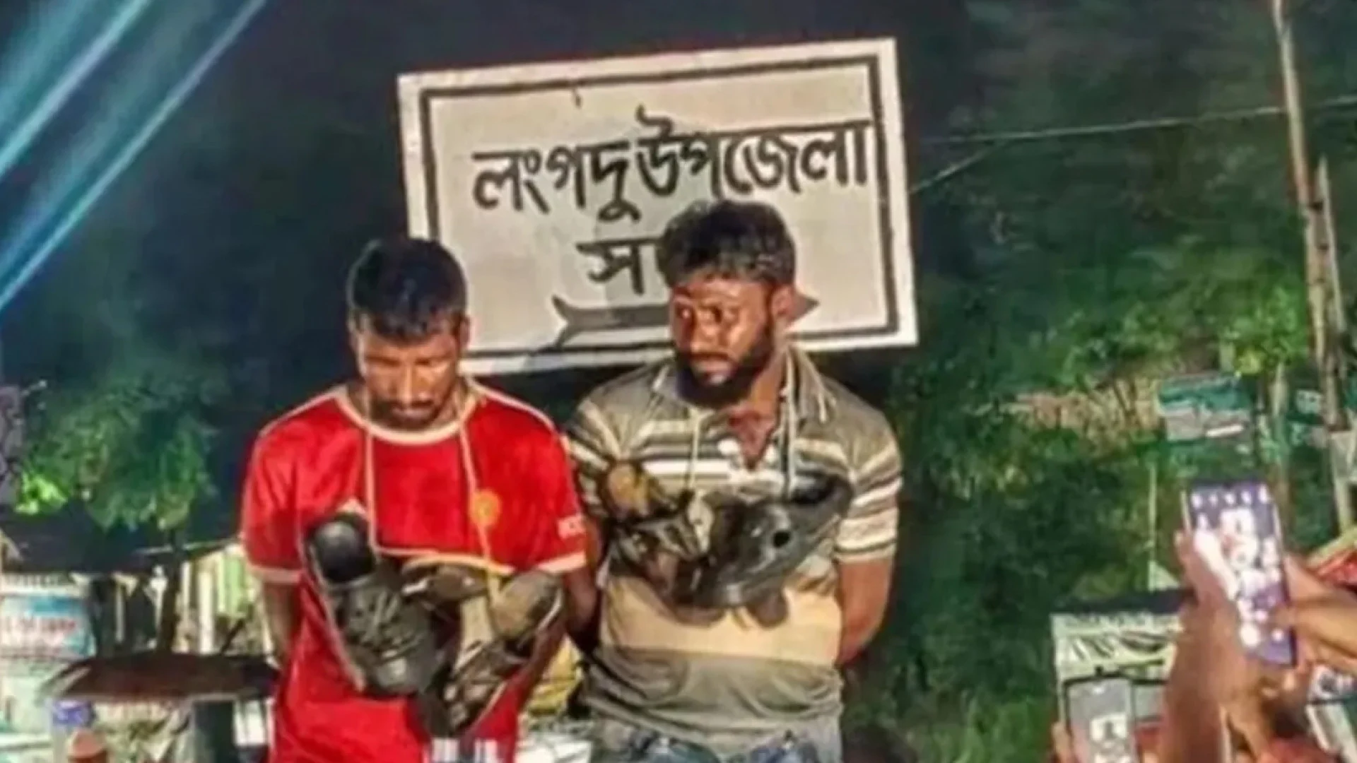 ছুরি দেখিয়ে ভিক্ষুক নারীকে ধর্ষণের অভিযোগ, আটক ২