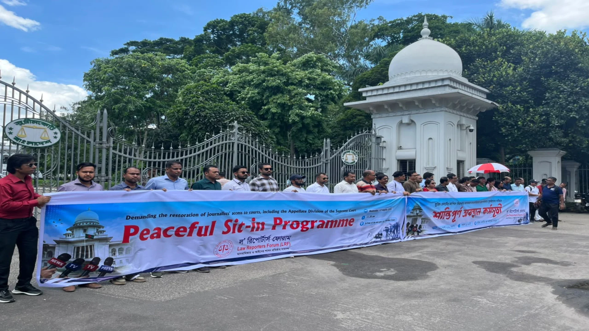 এজলাসে প্রবেশে বাধা, কঠোর কর্মসূচির হুঁশিয়ারি