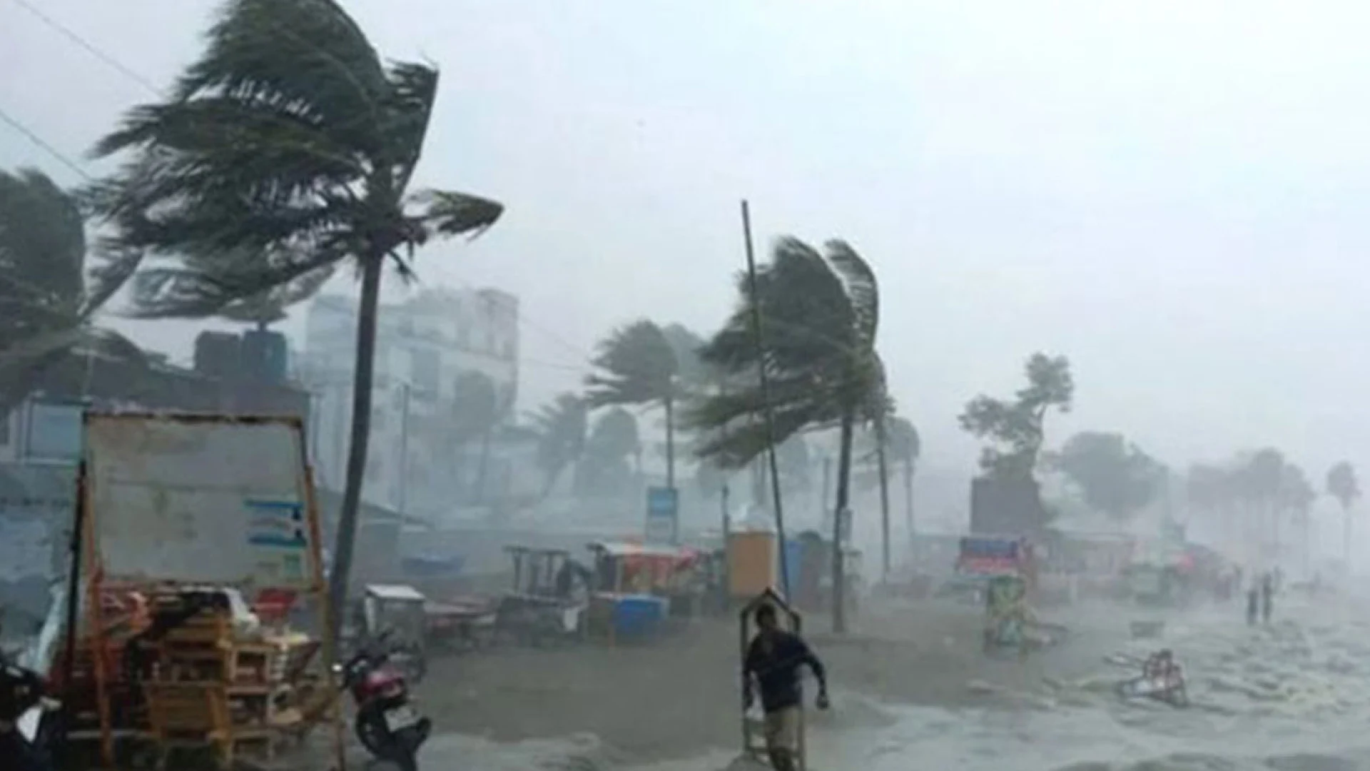 দশ অঞ্চলে ৬০ কিলোমিটার বেগে ঝোড়ো হাওয়ার শঙ্কা, বজ্রবৃষ্টির পূর্বাভাস