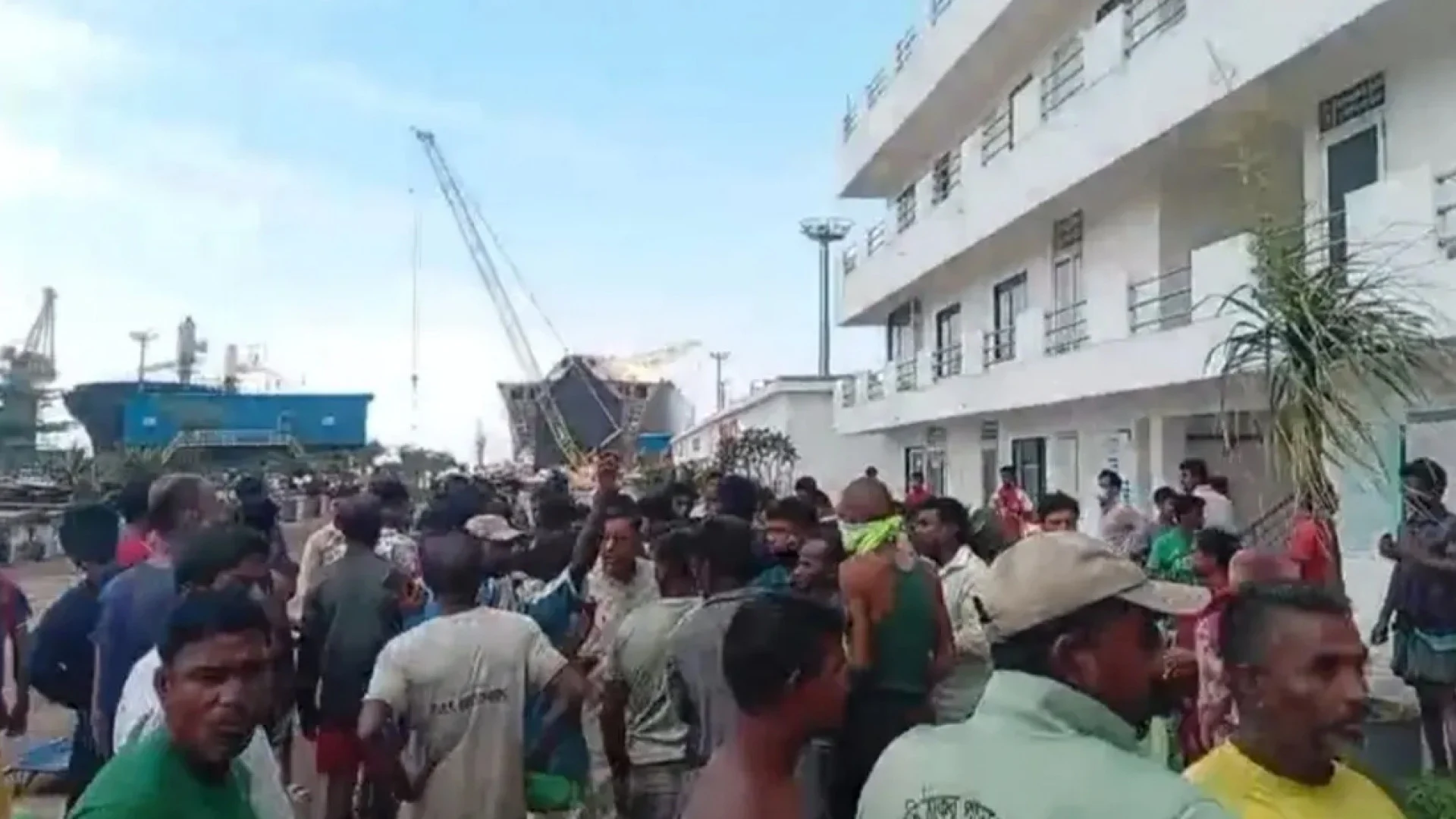 চট্টগ্রামে শিপইয়ার্ডে বিষাক্ত গ্যাস লিকেজে নিহত ৩
