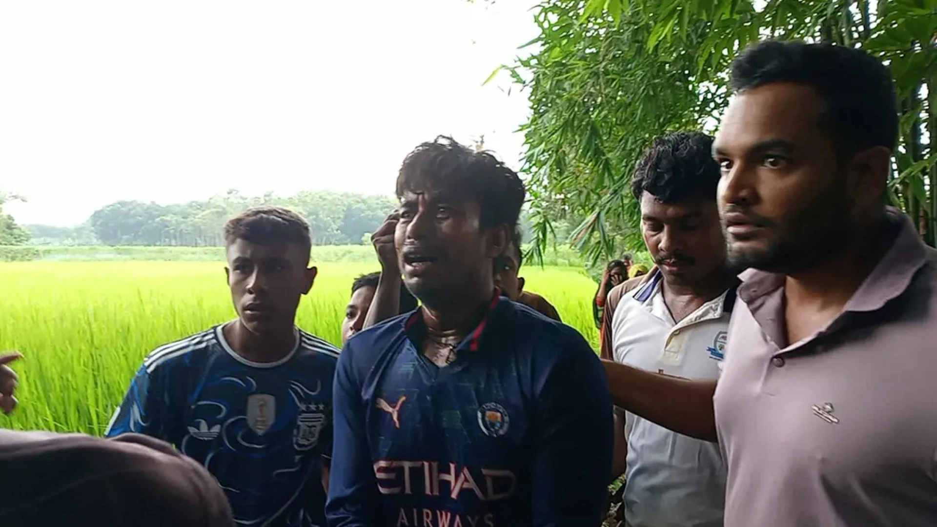 ঝিনাইদহে মাকে গলা কেটে হত্যার অভিযোগ, ছেলে আটক