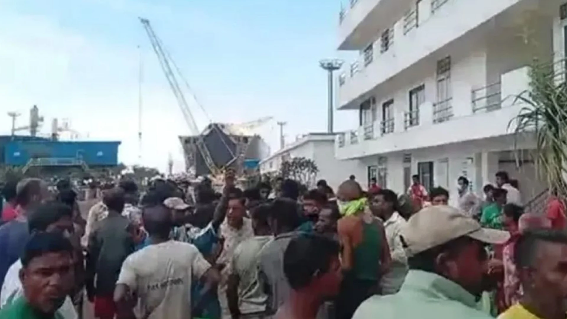সীতাকুণ্ডে শিপইয়ার্ডে বিষাক্ত গ্যাসে মৃতের সংখ্যা বেড়ে ৮