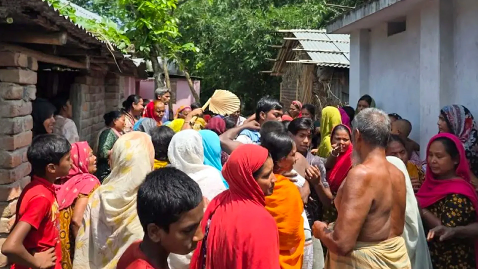 রাজশাহীতে বিদ্যুৎস্পৃষ্ট হয়ে শ্বশুর-পুত্রবধূর মৃত্যু
