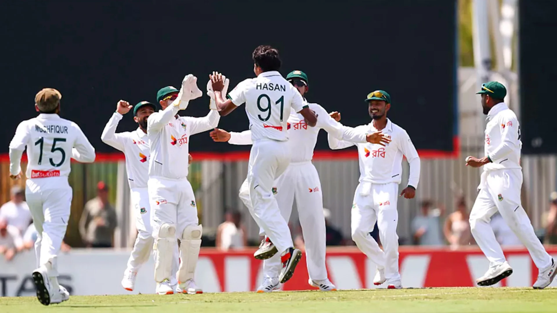ডারউইন টেস্ট: তৃতীয় দিন শেষে চালকের আসনে বাংলাদেশ