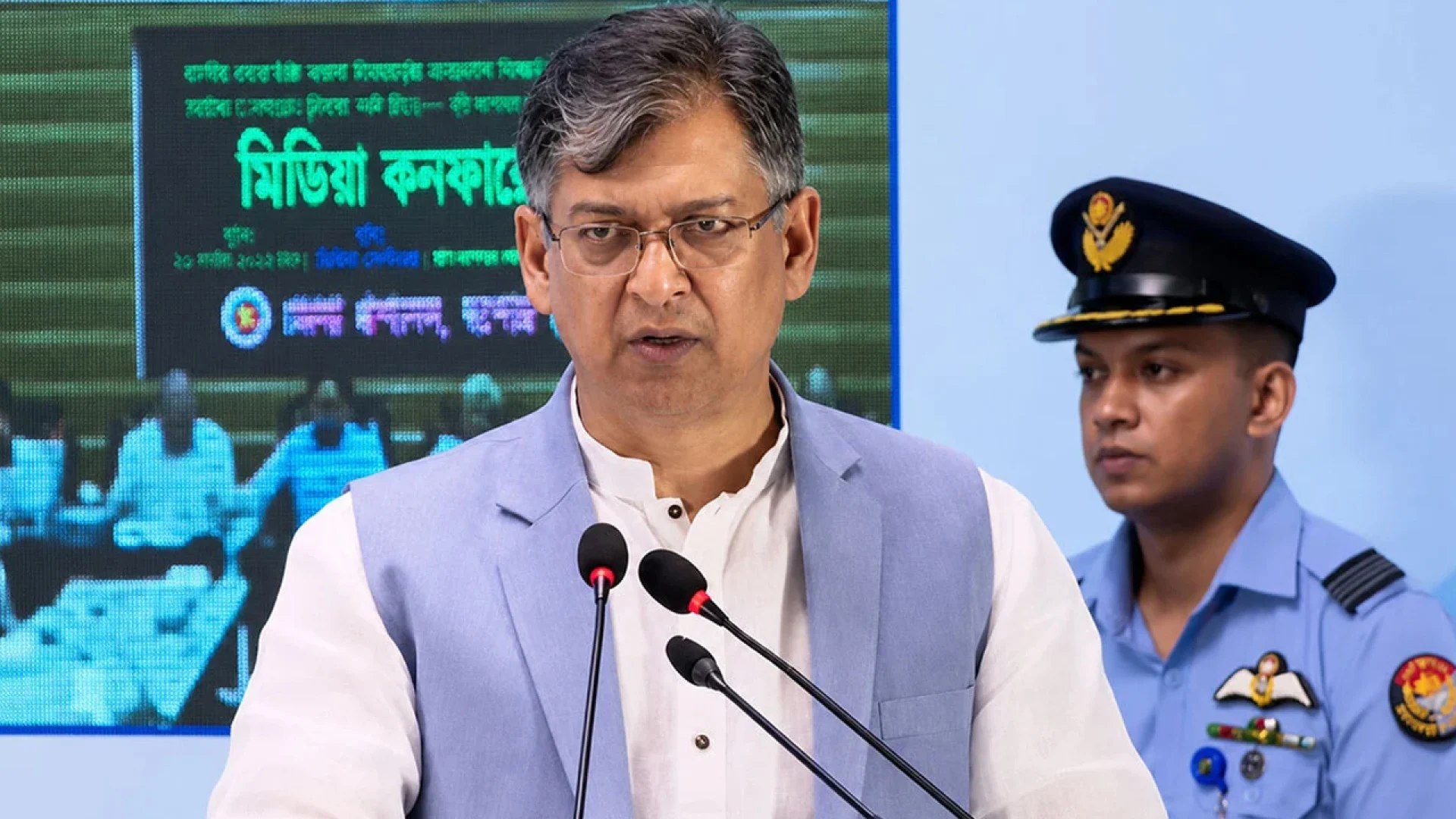 ‘৩১ দফা দিয়ে ৩২ দফা বাস্তবায়ন করেছে বিএনপি’: স্বরাষ্ট্রমন্ত্রী